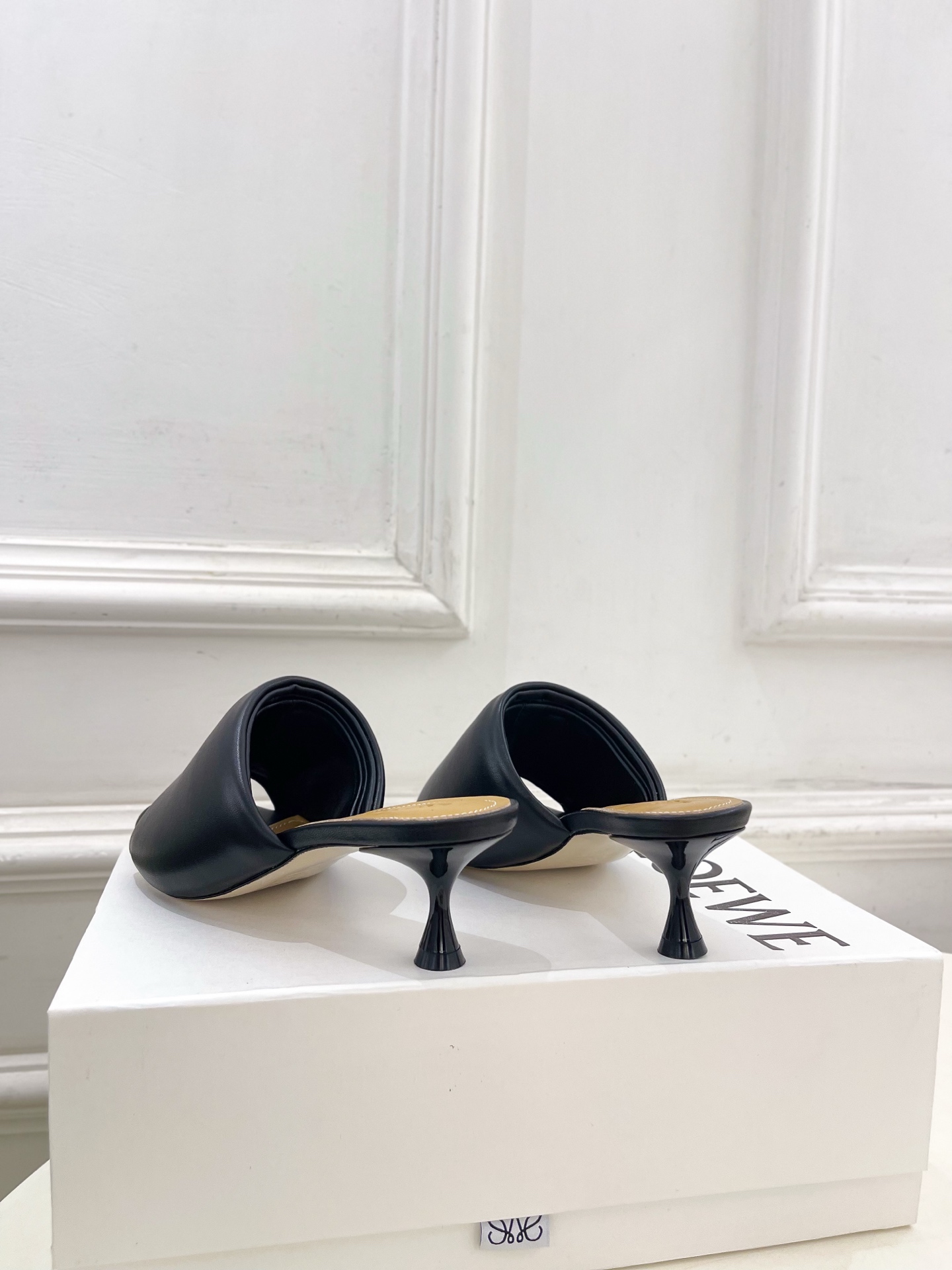 LOEWE 罗意威 2026春夏新品小猫跟面包拖鞋—————————LOEWE作为这两年最受欢迎的设计师