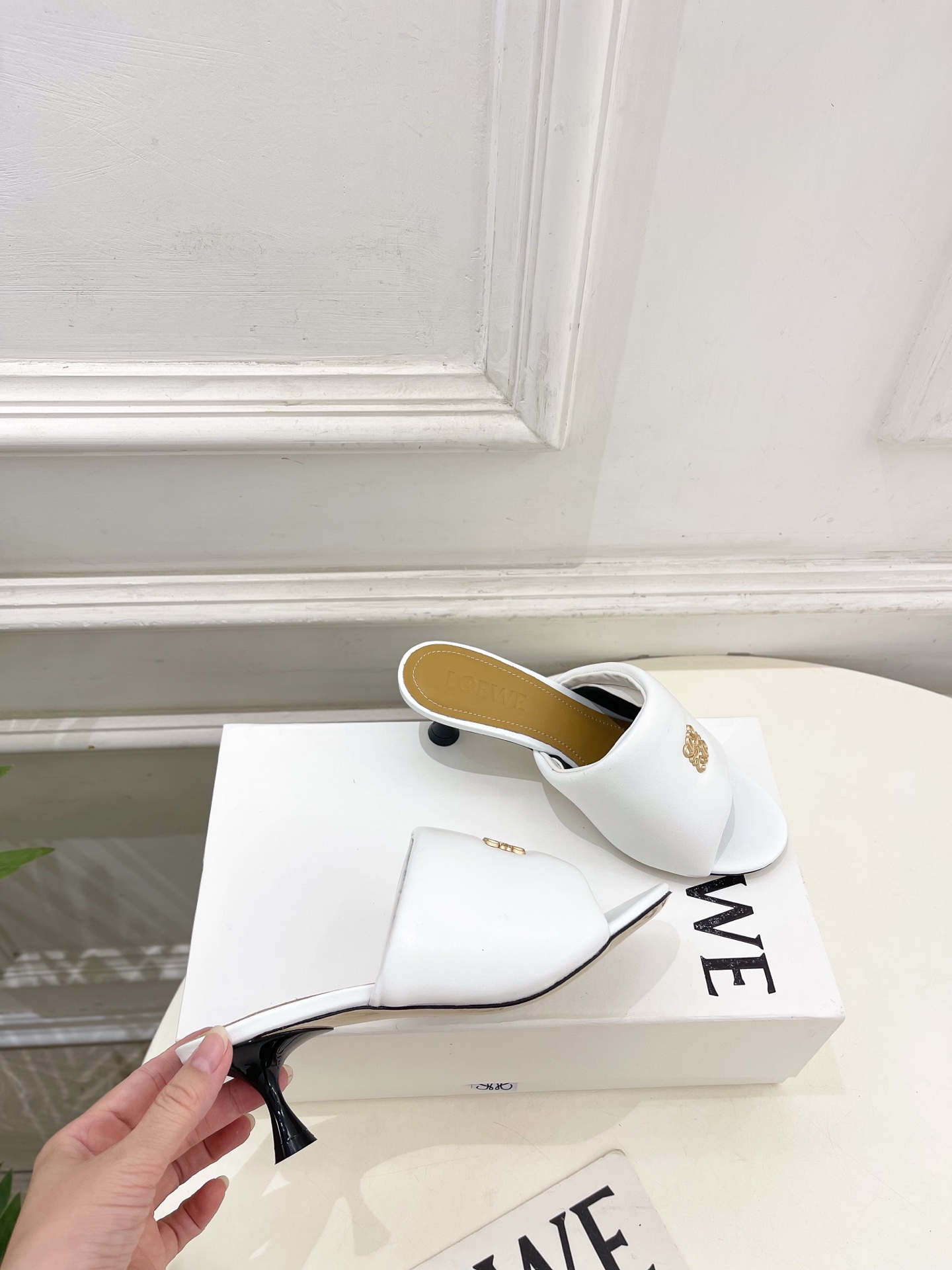 LOEWE 罗意威 2026春夏新品小猫跟面包拖鞋—————————LOEWE作为这两年最受欢迎的设计师