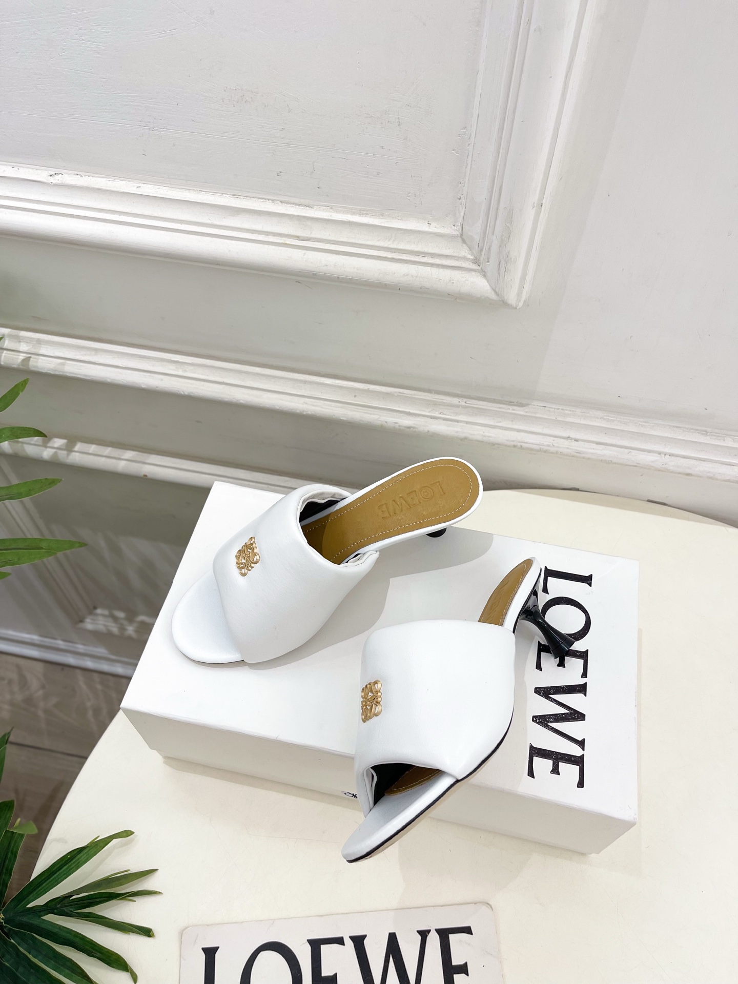 LOEWE 罗意威 2026春夏新品小猫跟面包拖鞋—————————LOEWE作为这两年最受欢迎的设计师