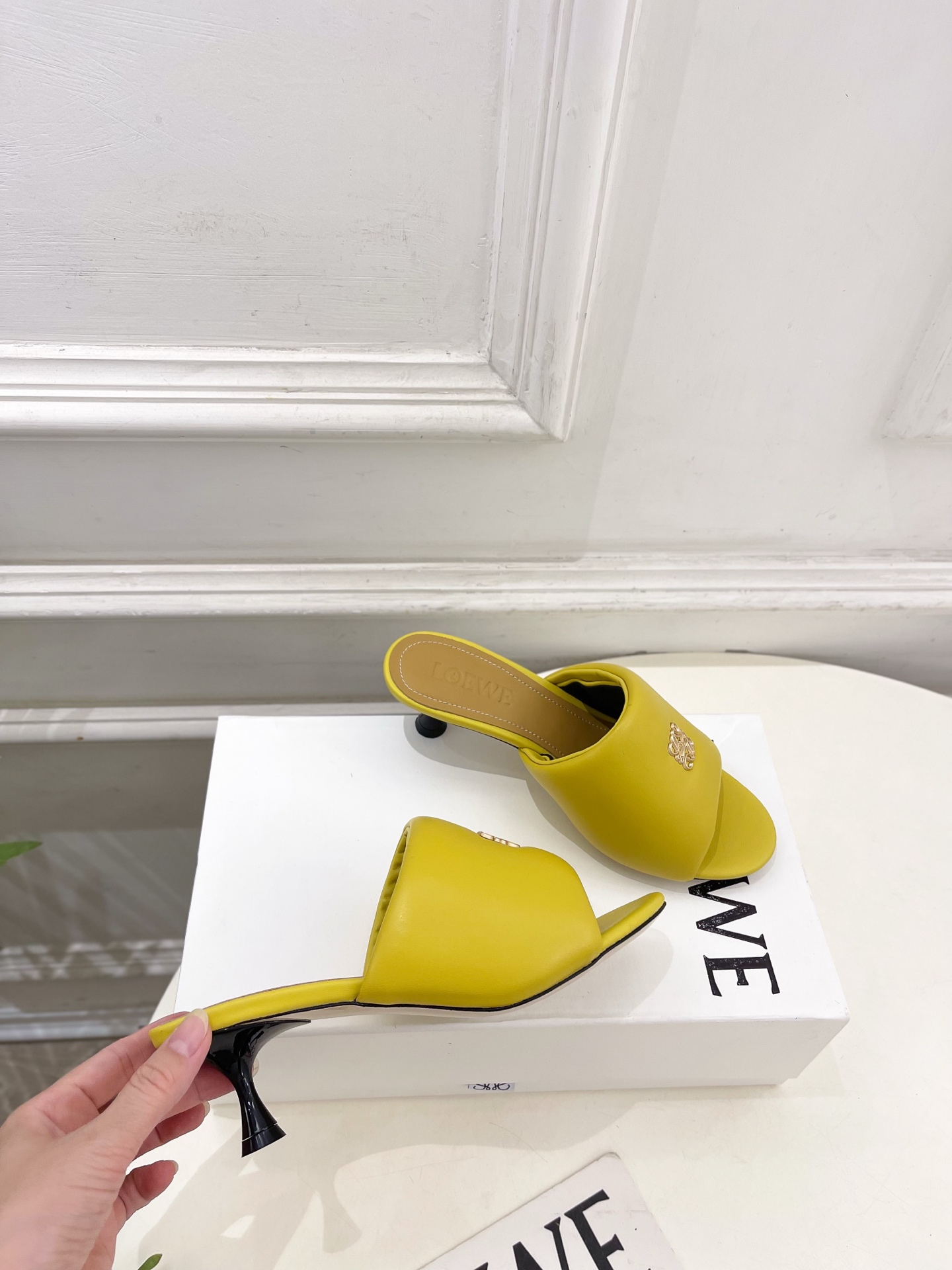LOEWE 罗意威 2026春夏新品小猫跟面包拖鞋—————————LOEWE作为这两年最受欢迎的设计师