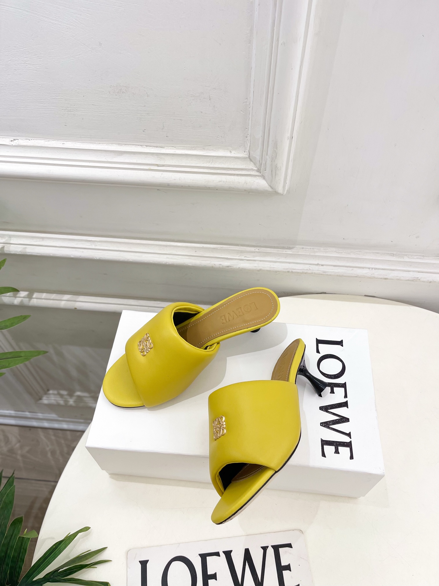 LOEWE 罗意威 2026春夏新品小猫跟面包拖鞋—————————LOEWE作为这两年最受欢迎的设计师