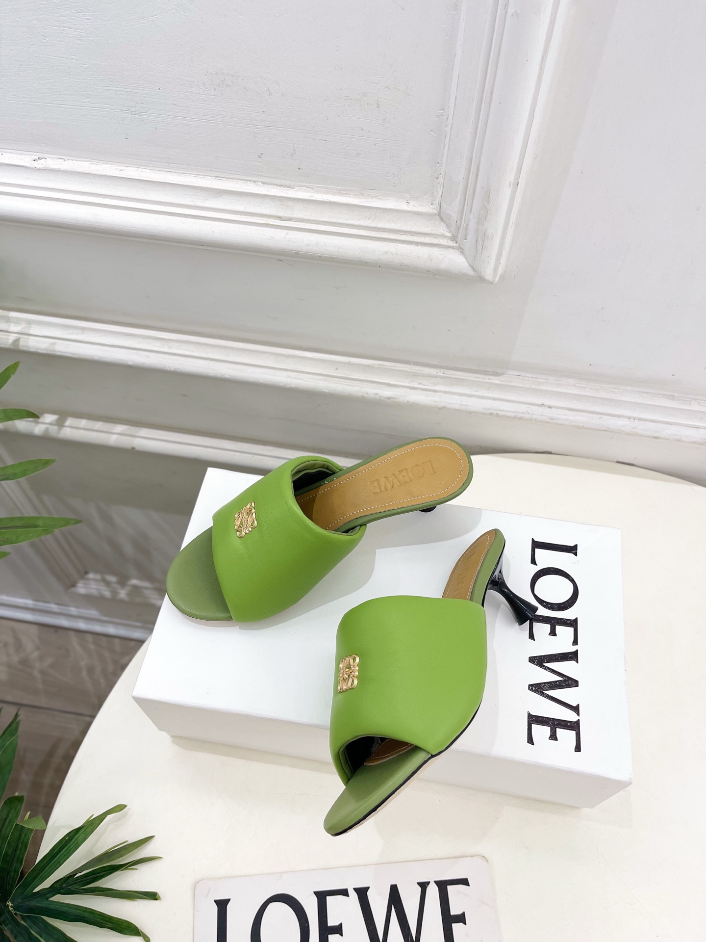 LOEWE 罗意威 2026春夏新品小猫跟面包拖鞋—————————LOEWE作为这两年最受欢迎的设计师