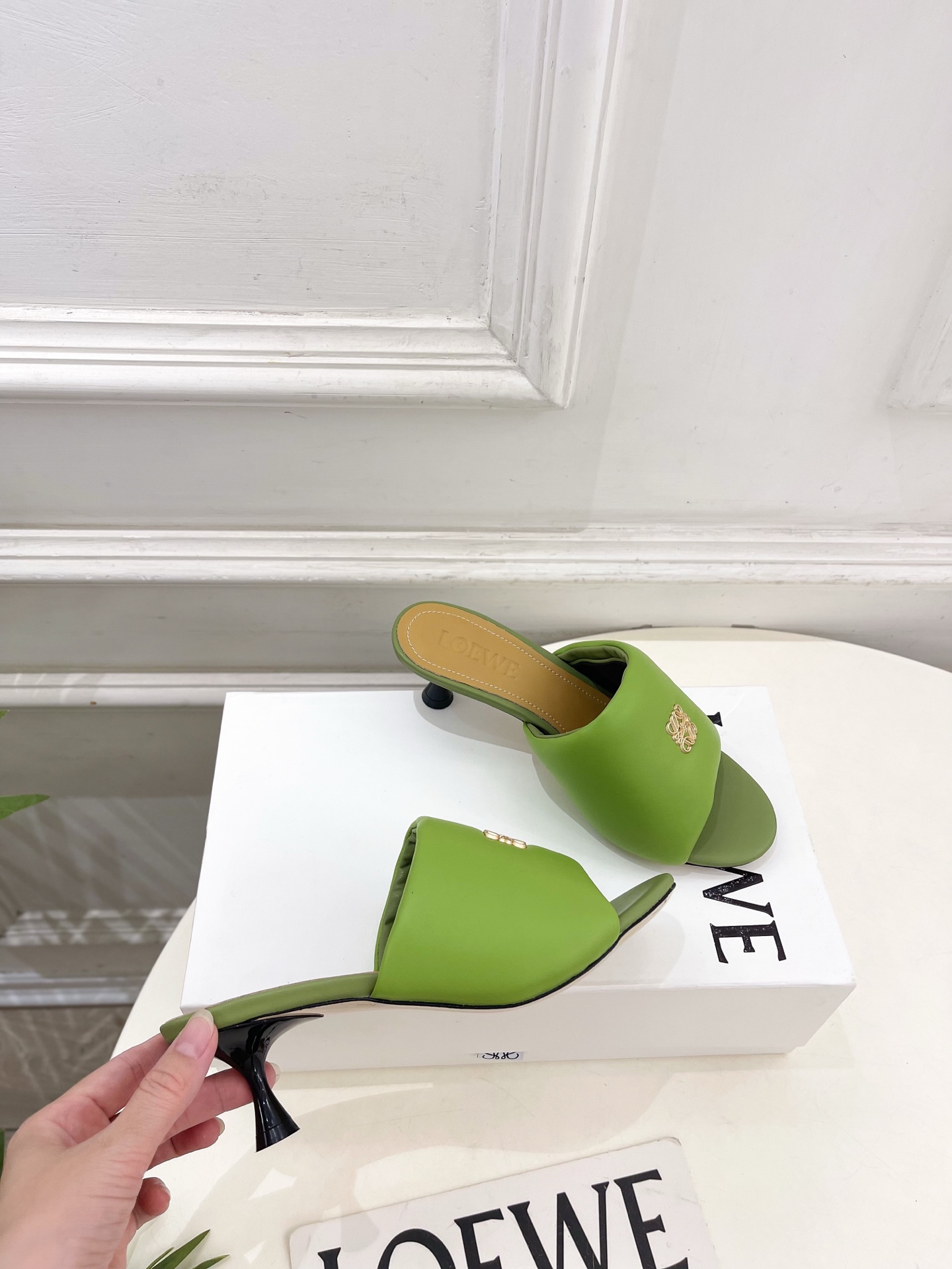 LOEWE 罗意威 2026春夏新品小猫跟面包拖鞋—————————LOEWE作为这两年最受欢迎的设计师