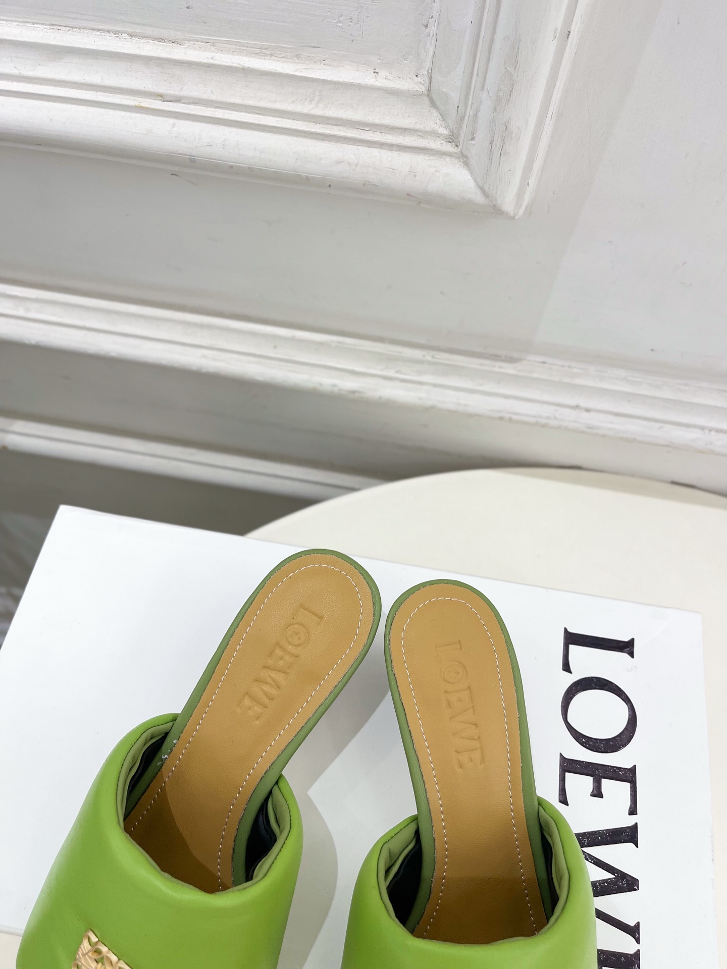 LOEWE 罗意威 2026春夏新品小猫跟面包拖鞋—————————LOEWE作为这两年最受欢迎的设计师