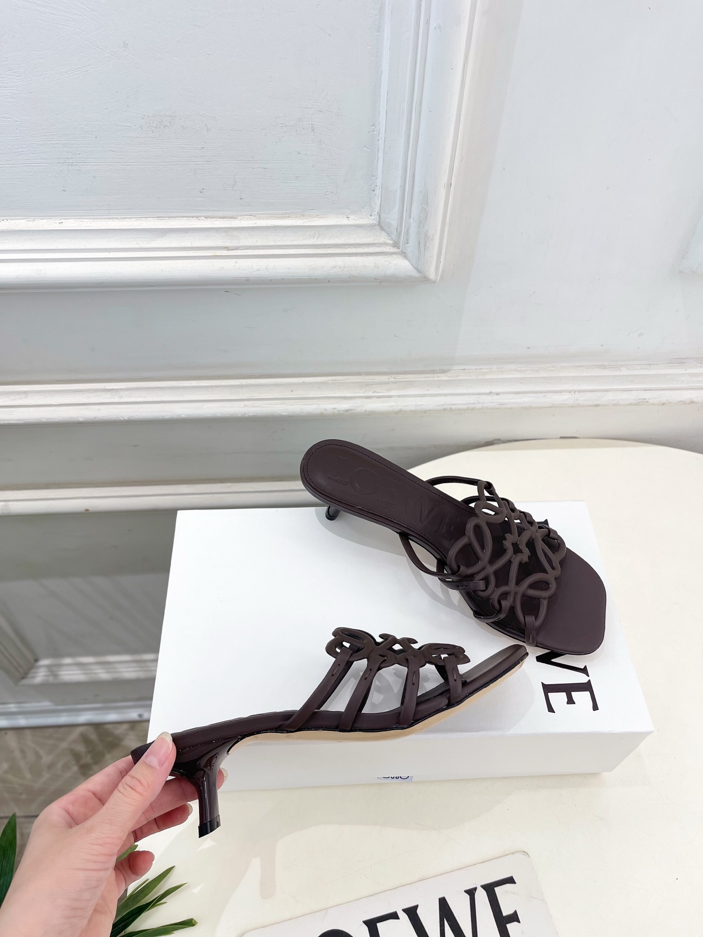 LOEWE 罗意威 2026春夏新品  Petal Anagram镂空小猫跟拖鞋—————————LOE