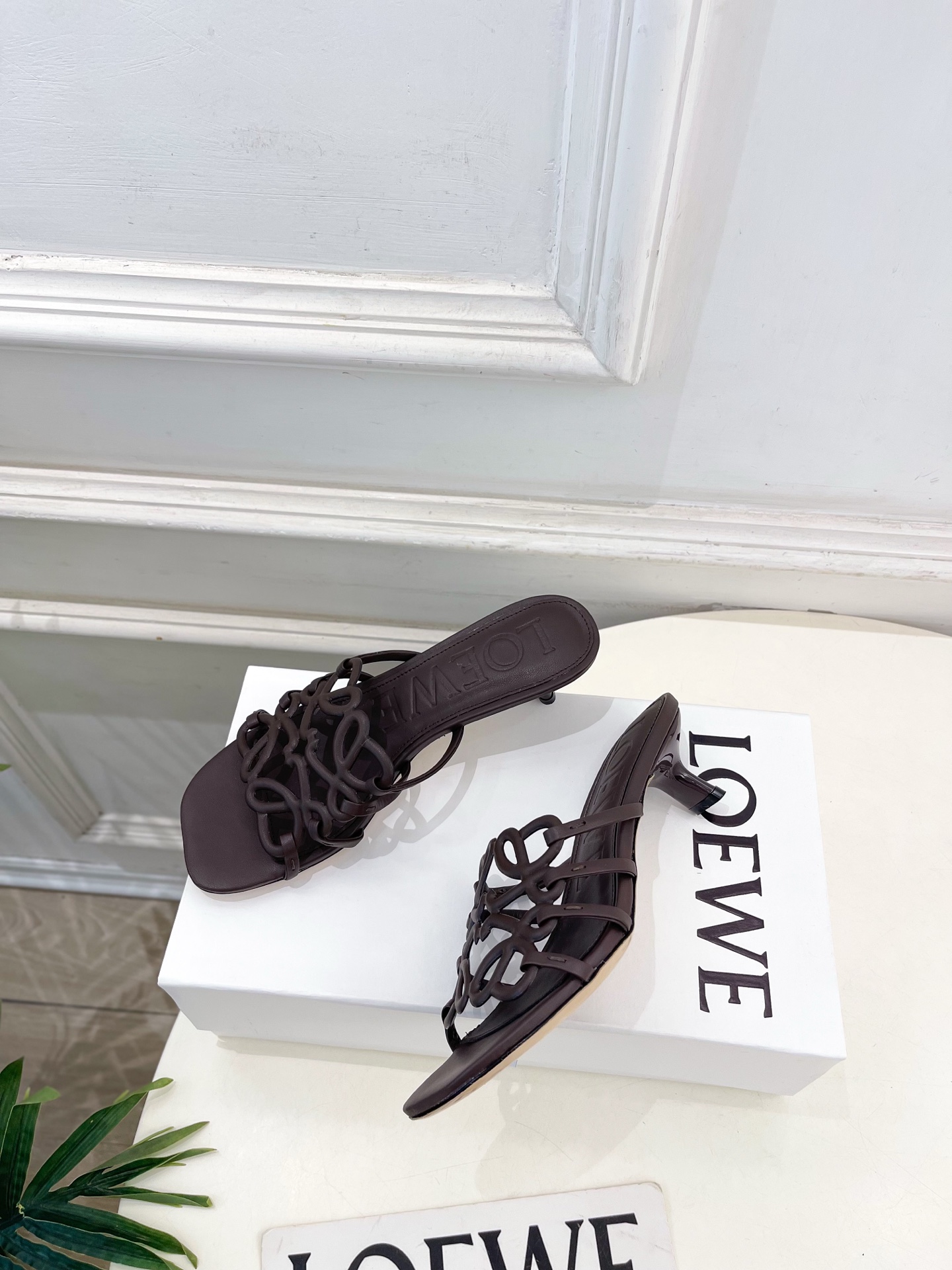 LOEWE 罗意威 2026春夏新品  Petal Anagram镂空小猫跟拖鞋—————————LOE