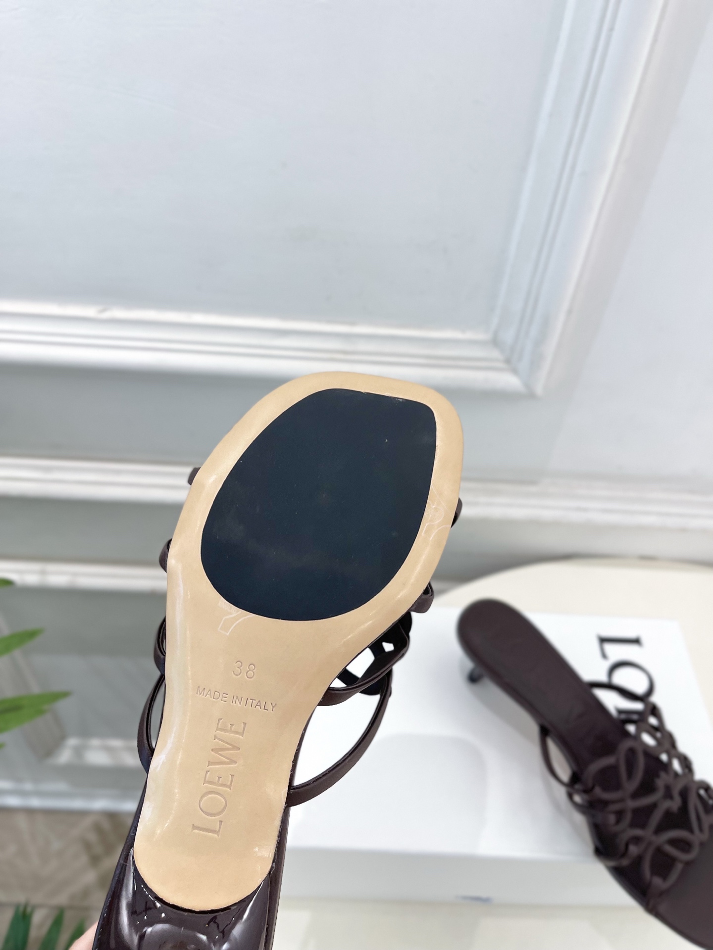 LOEWE 罗意威 2026春夏新品  Petal Anagram镂空小猫跟拖鞋—————————LOE
