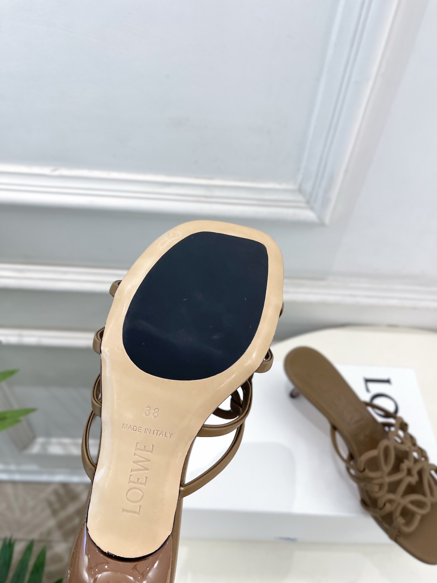 LOEWE 罗意威 2026春夏新品  Petal Anagram镂空小猫跟拖鞋—————————LOE