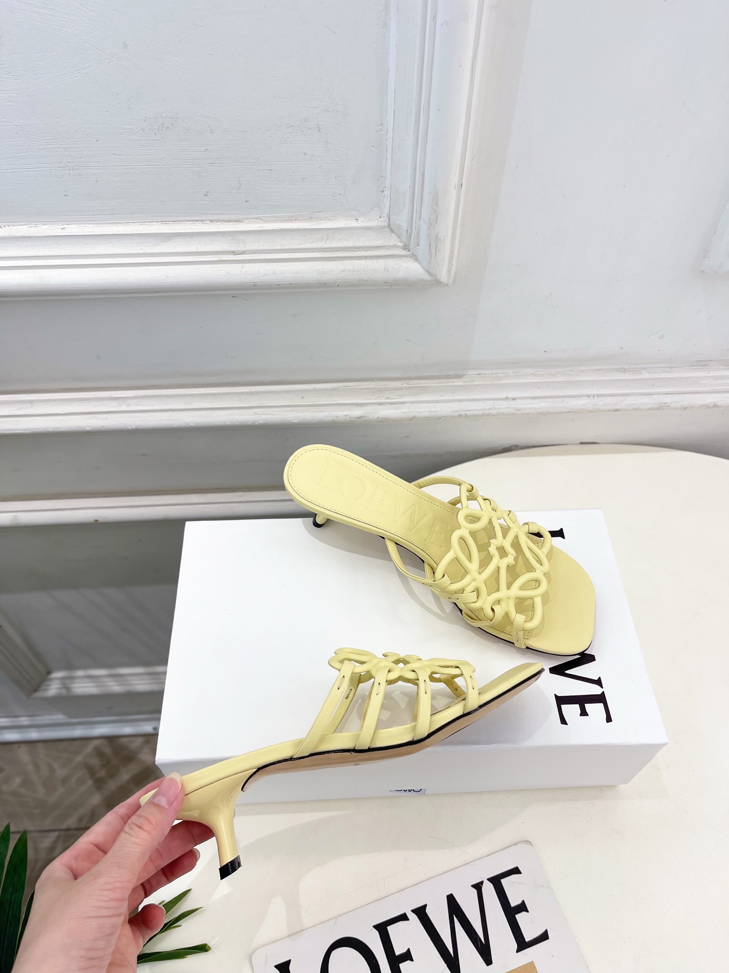 LOEWE 罗意威 2026春夏新品  Petal Anagram镂空小猫跟拖鞋—————————LOE
