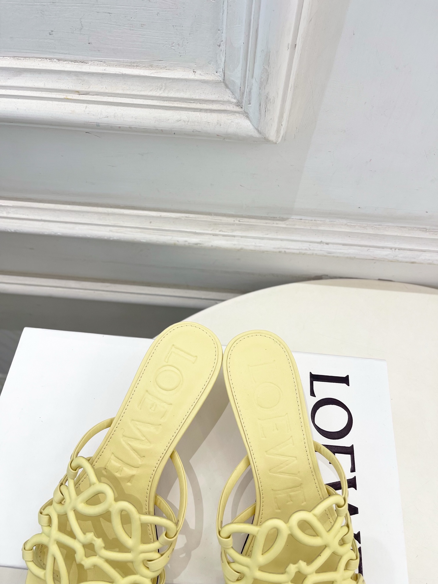 LOEWE 罗意威 2026春夏新品  Petal Anagram镂空小猫跟拖鞋—————————LOE