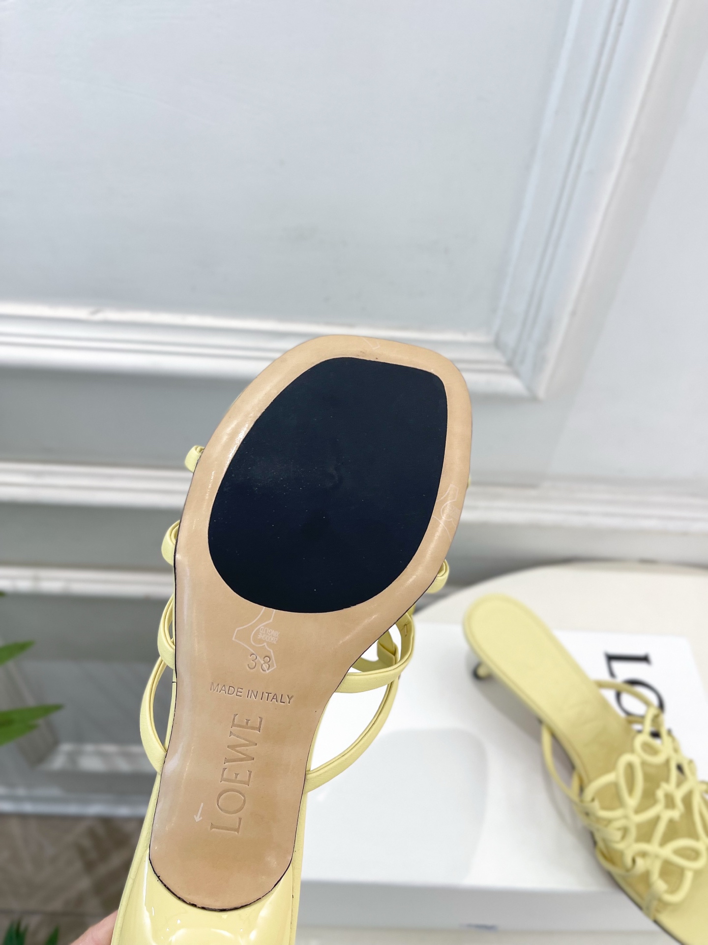 LOEWE 罗意威 2026春夏新品  Petal Anagram镂空小猫跟拖鞋—————————LOE