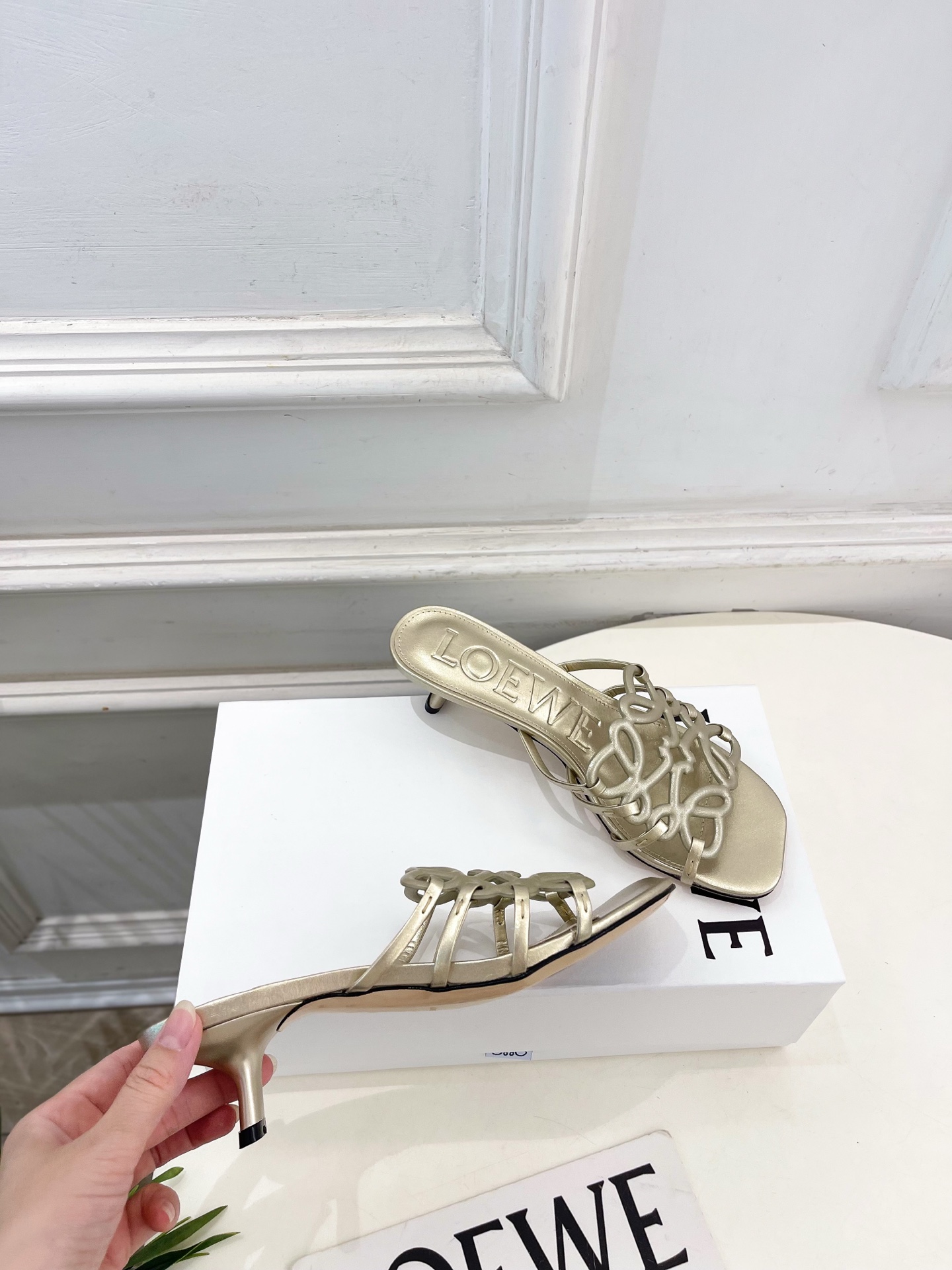 LOEWE 罗意威 2026春夏新品  Petal Anagram镂空小猫跟拖鞋—————————LOE