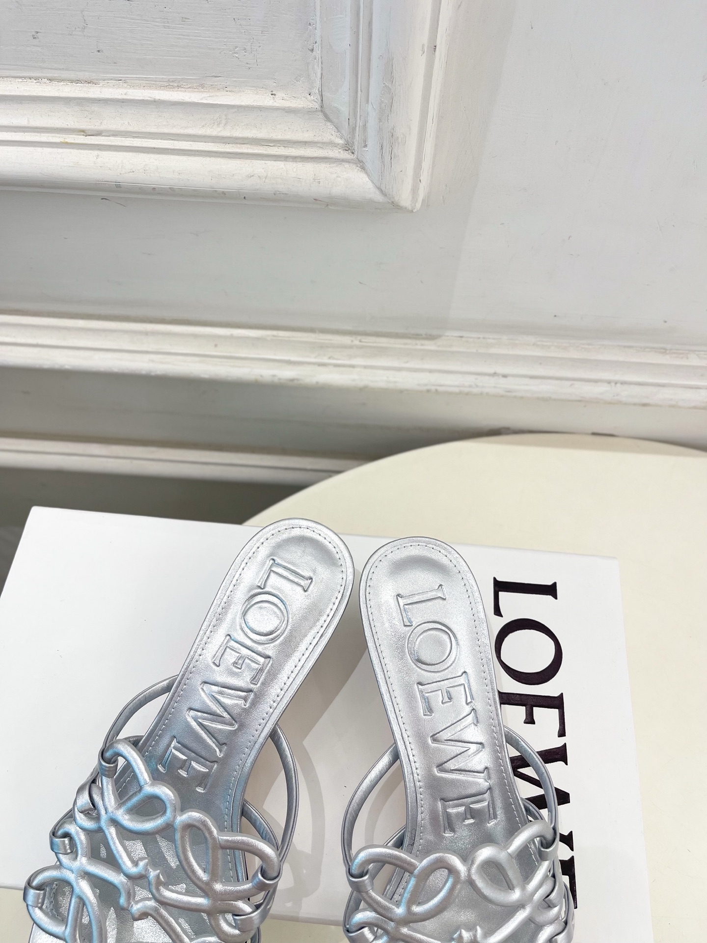 LOEWE 罗意威 2026春夏新品  Petal Anagram镂空小猫跟拖鞋—————————LOE