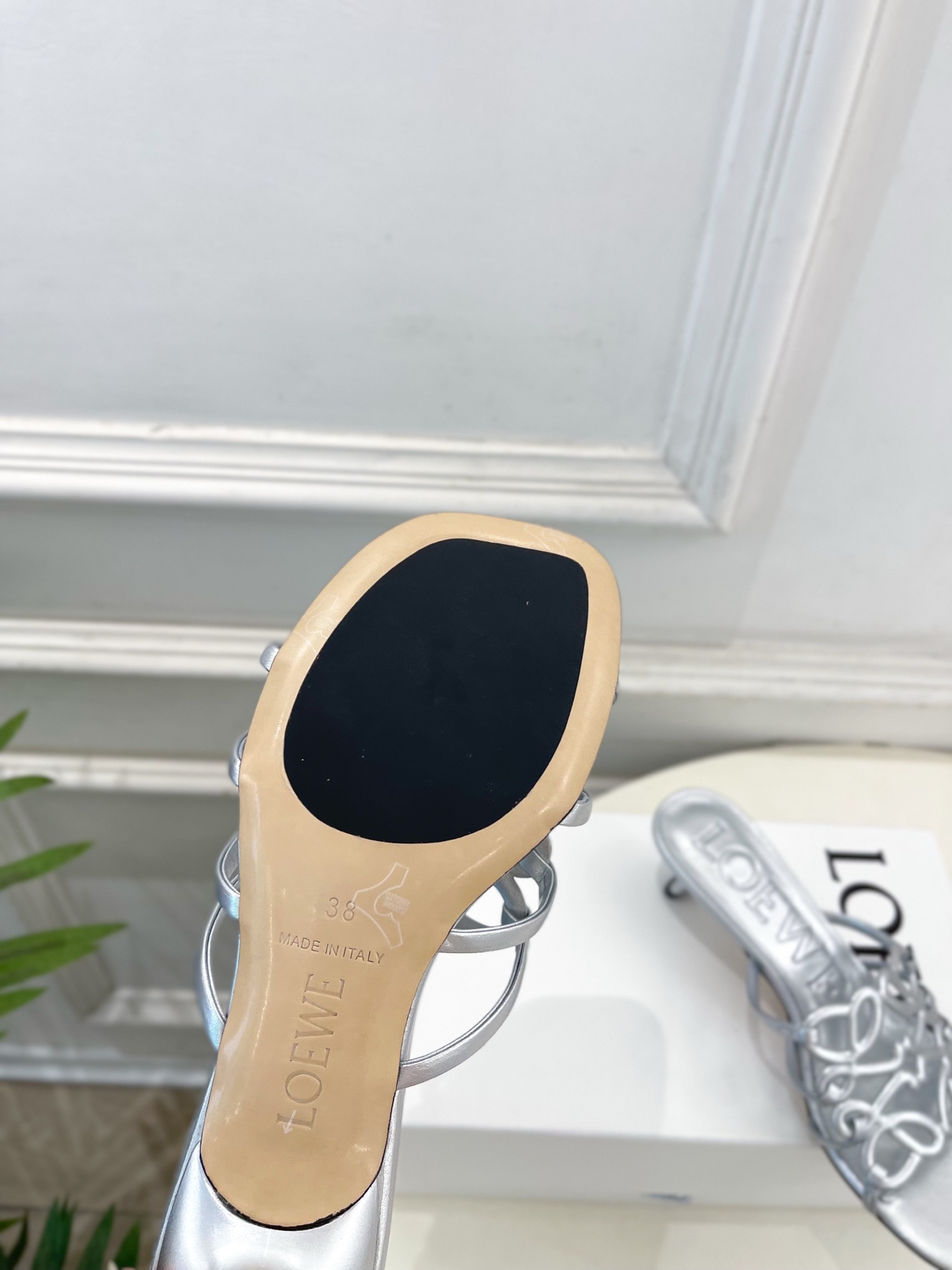 LOEWE 罗意威 2026春夏新品  Petal Anagram镂空小猫跟拖鞋—————————LOE