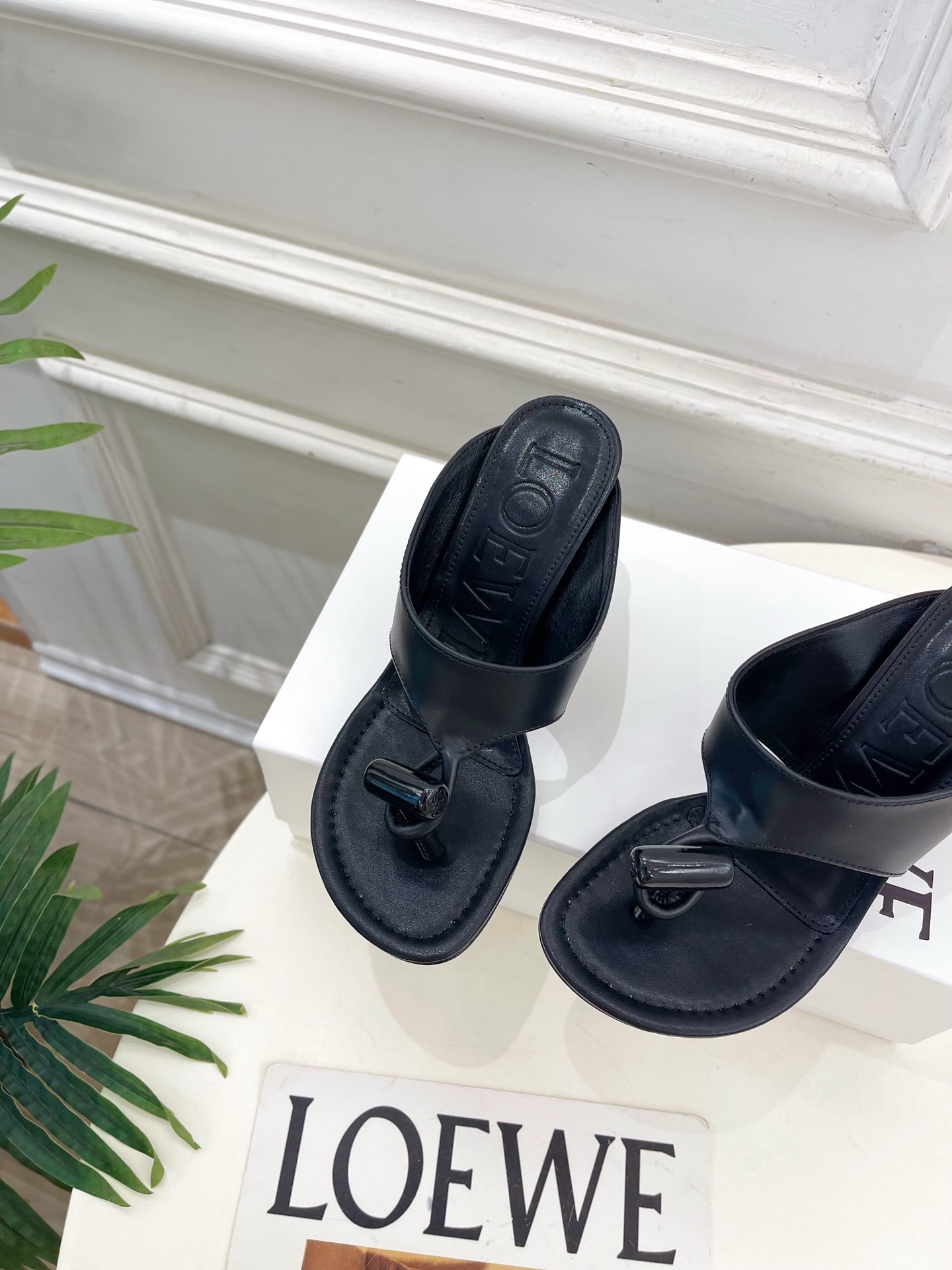 LOEWE 罗意威 2026春夏新品 Toggle 夹脚人字高跟拖鞋—————————LOEWE作为这两