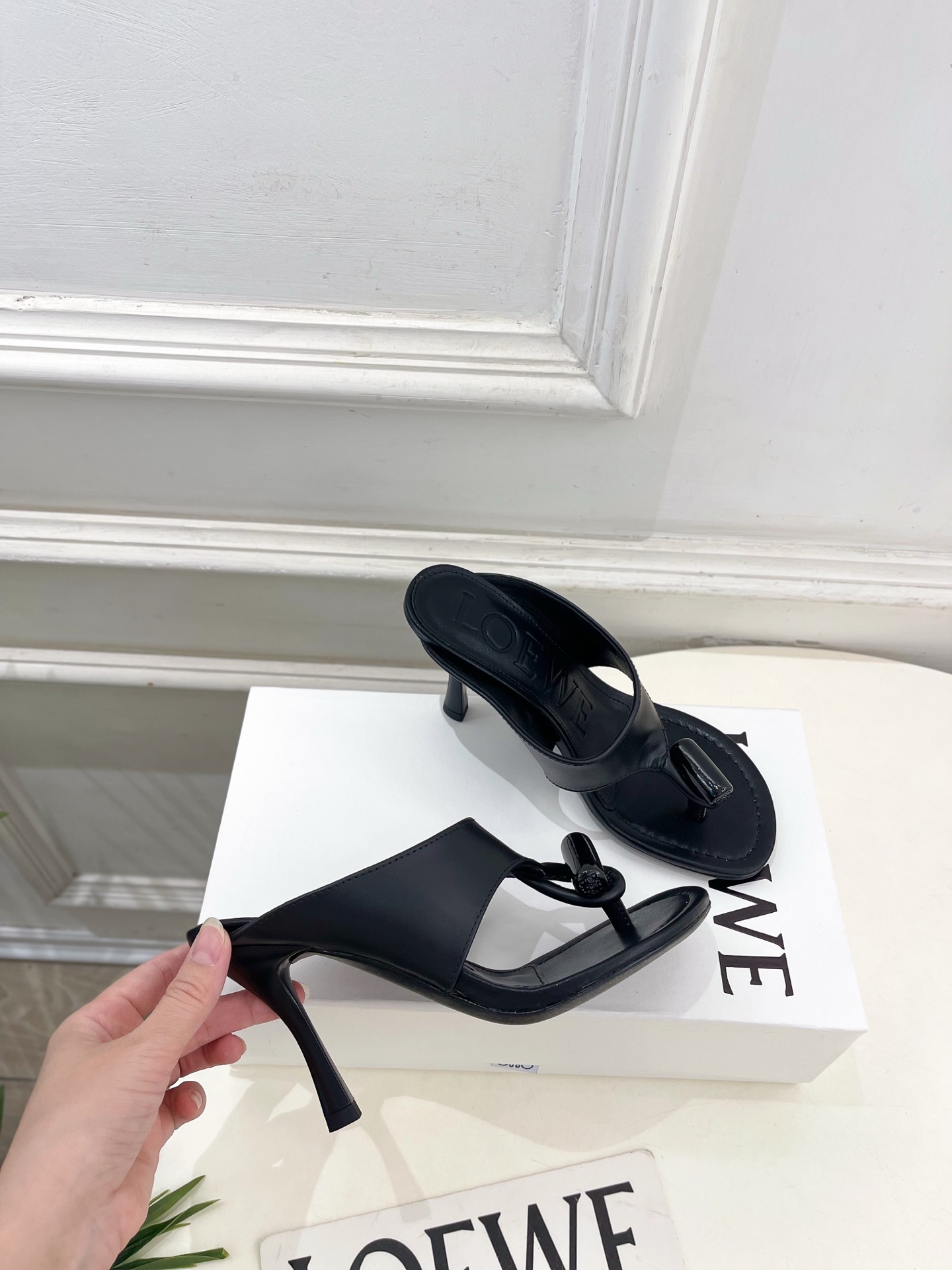 LOEWE 罗意威 2026春夏新品 Toggle 夹脚人字高跟拖鞋—————————LOEWE作为这两