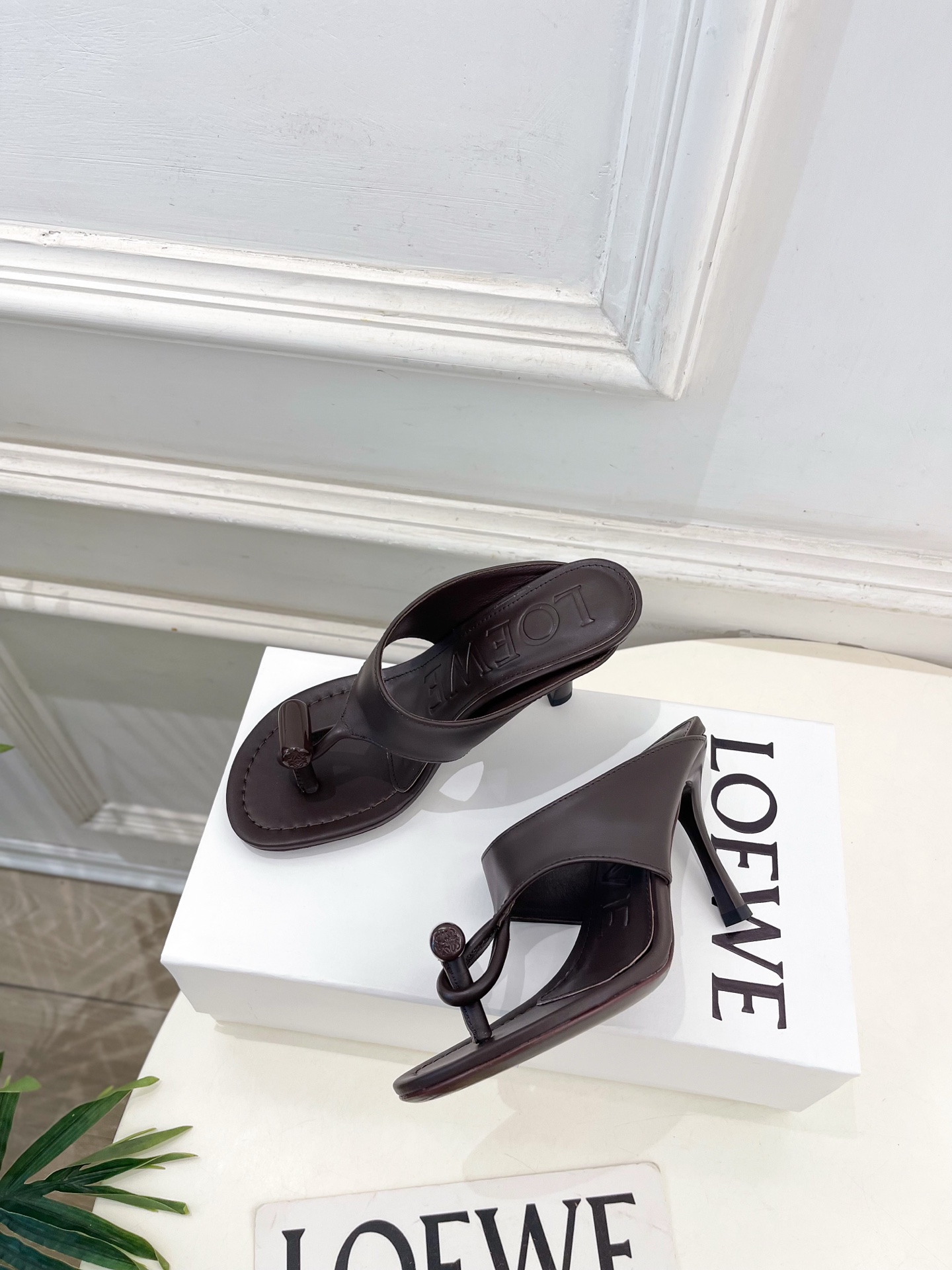 LOEWE 罗意威 2026春夏新品 Toggle 夹脚人字高跟拖鞋—————————LOEWE作为这两