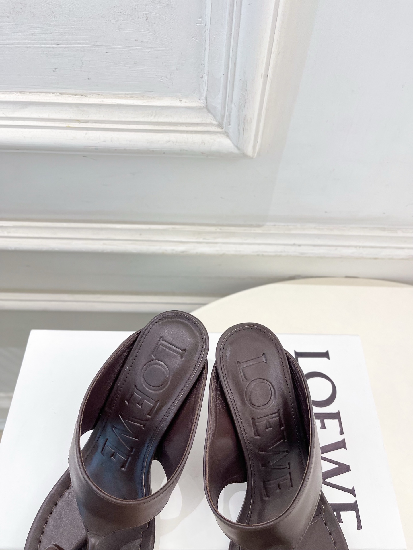 LOEWE 罗意威 2026春夏新品 Toggle 夹脚人字高跟拖鞋—————————LOEWE作为这两