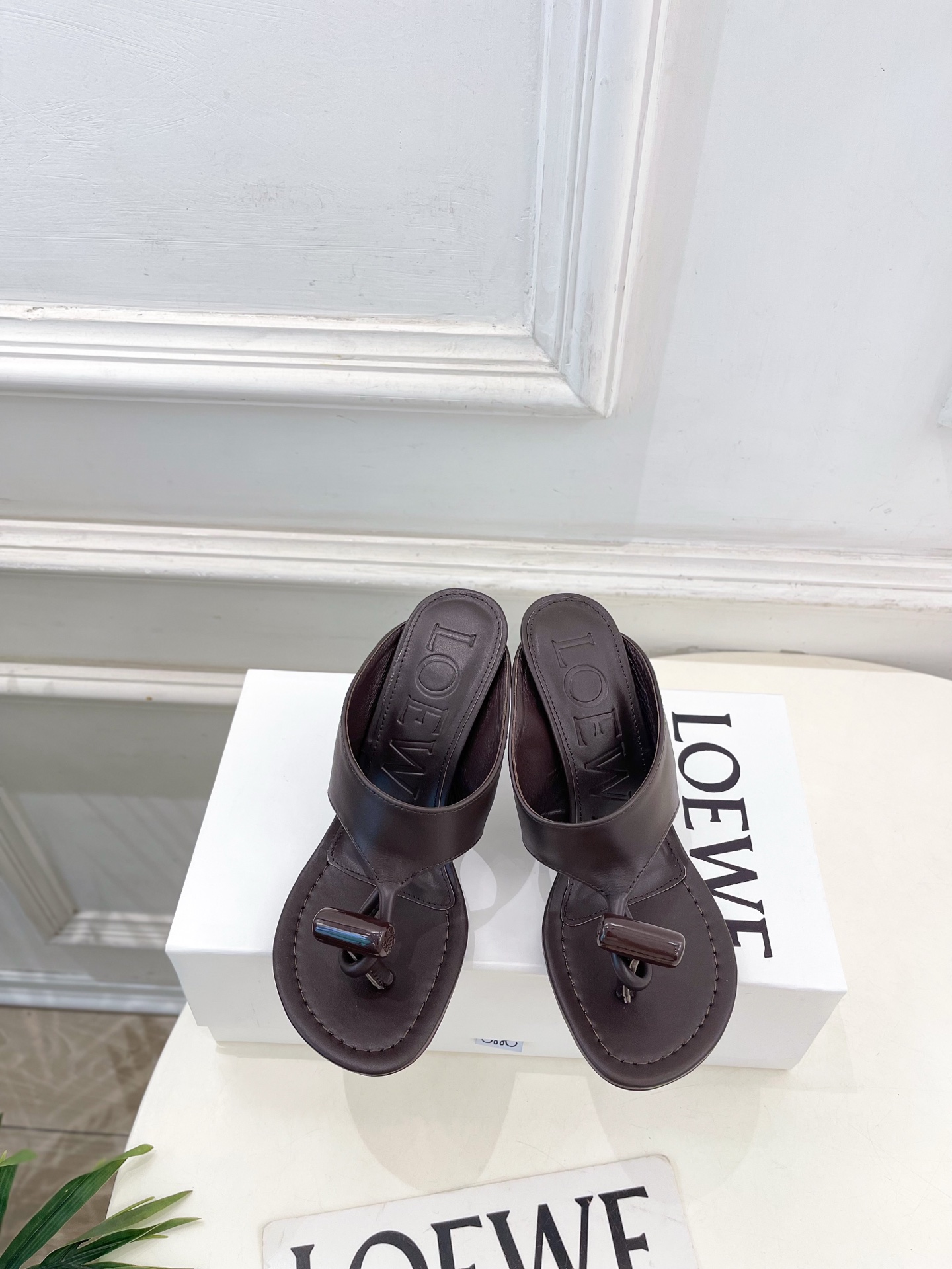 LOEWE 罗意威 2026春夏新品 Toggle 夹脚人字高跟拖鞋—————————LOEWE作为这两