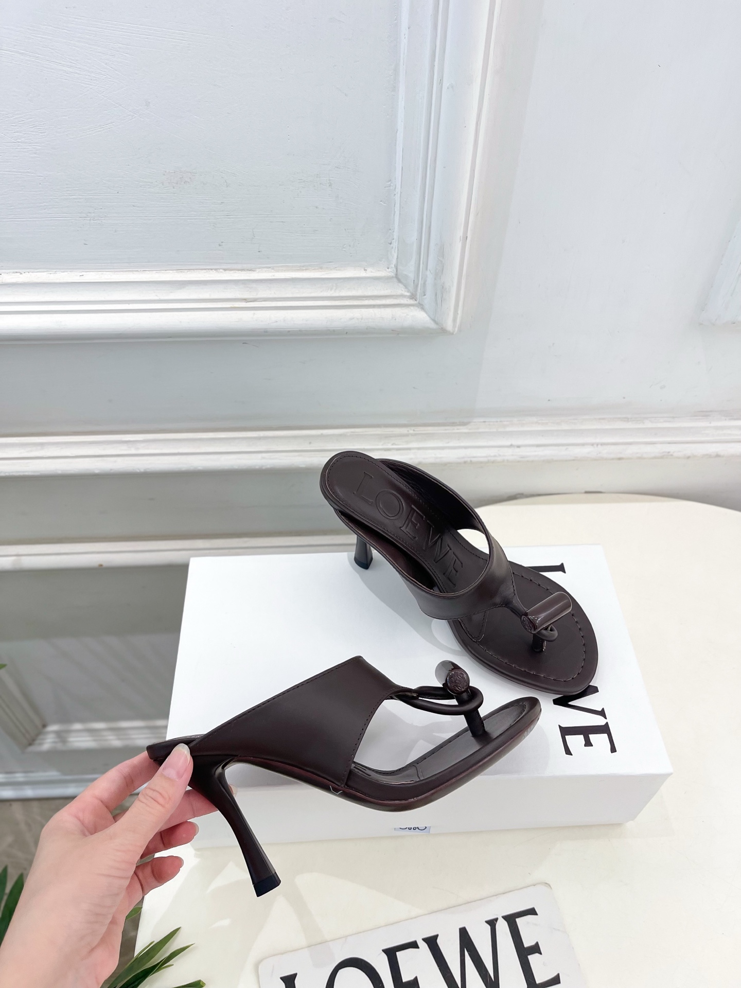 LOEWE 罗意威 2026春夏新品 Toggle 夹脚人字高跟拖鞋—————————LOEWE作为这两