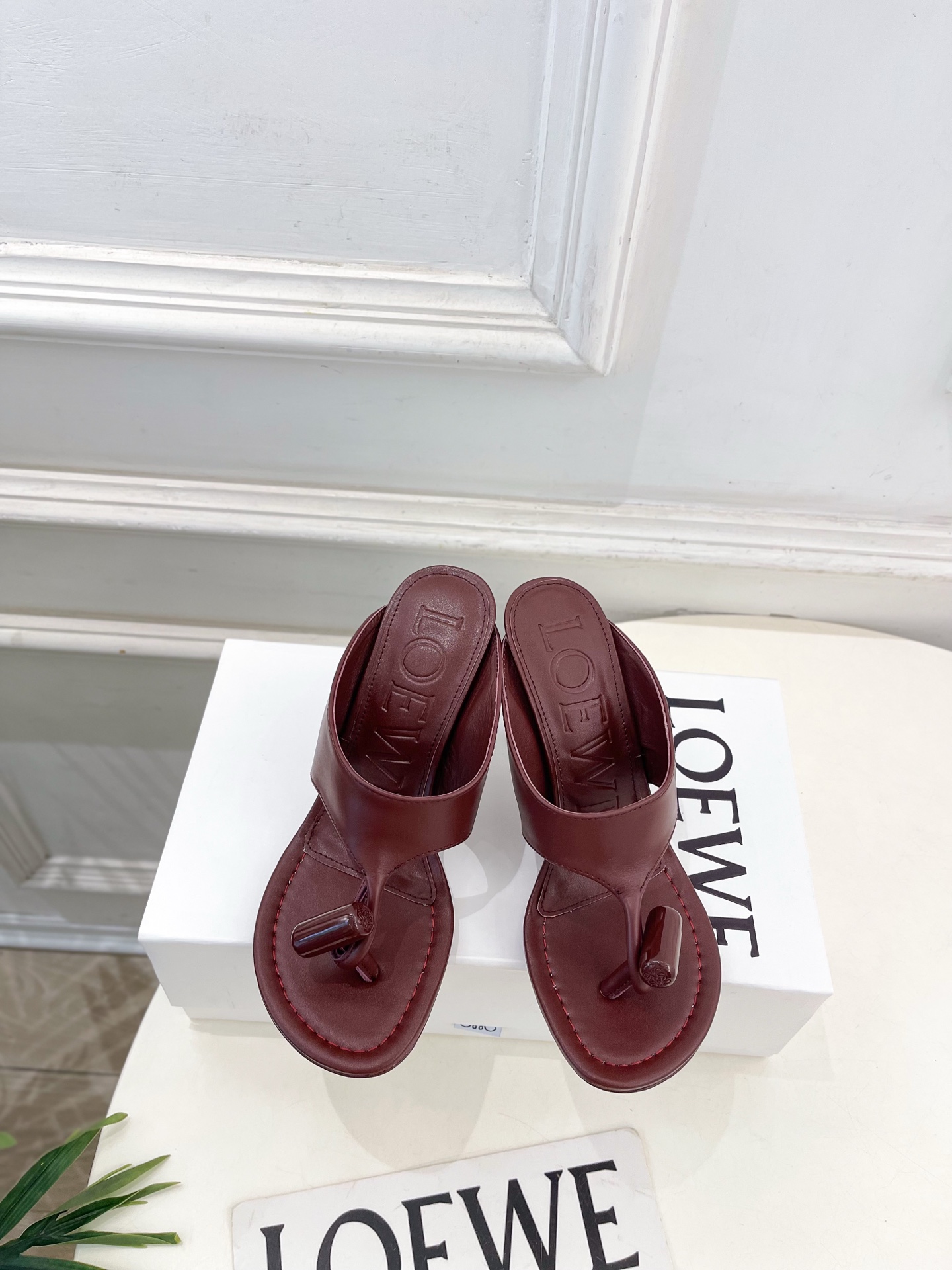 LOEWE 罗意威 2026春夏新品 Toggle 夹脚人字高跟拖鞋—————————LOEWE作为这两