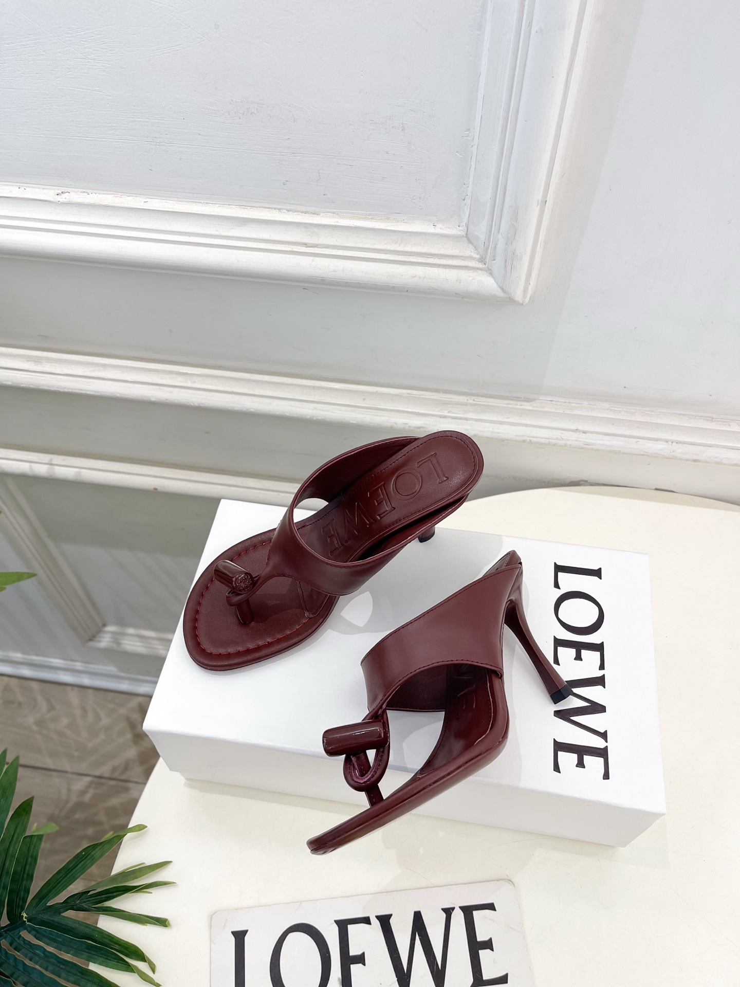LOEWE 罗意威 2026春夏新品 Toggle 夹脚人字高跟拖鞋—————————LOEWE作为这两