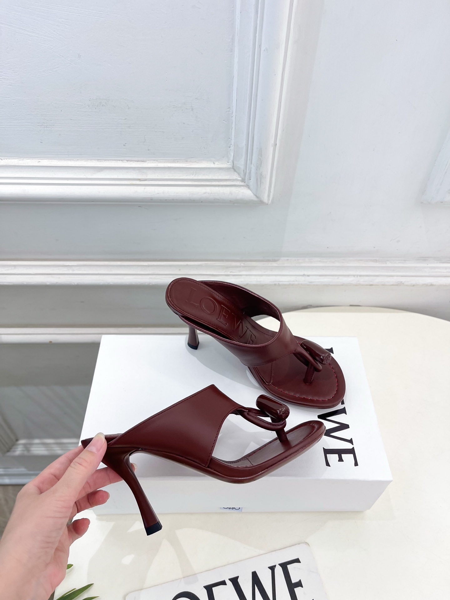 LOEWE 罗意威 2026春夏新品 Toggle 夹脚人字高跟拖鞋—————————LOEWE作为这两