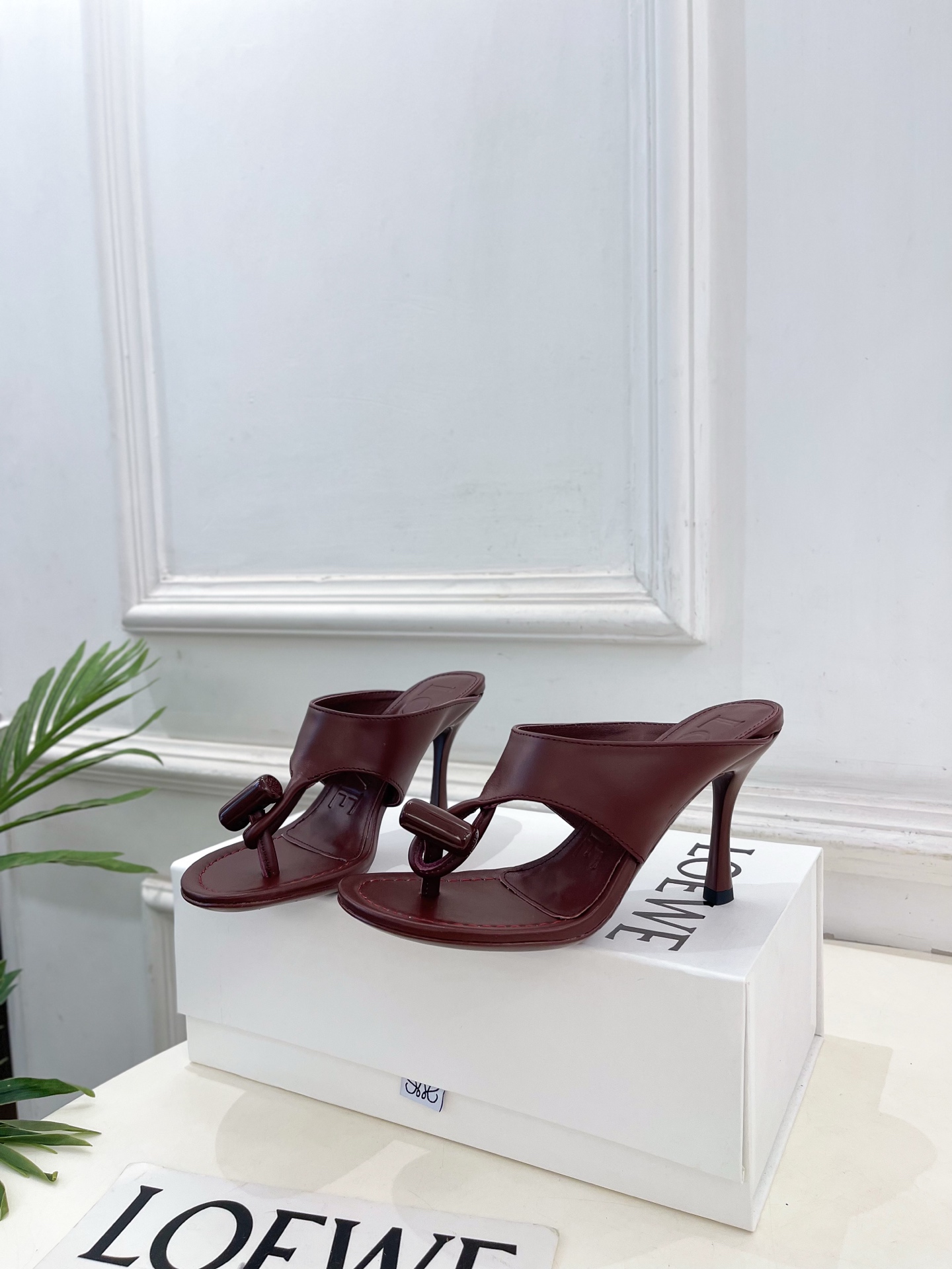 LOEWE 罗意威 2026春夏新品 Toggle 夹脚人字高跟拖鞋—————————LOEWE作为这两