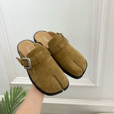 Maison Margiela· 马吉拉26𝐬𝐬 2026春夏新品MM6 金属皮带扣分趾半拖勃肯鞋——— Maison Margiela· 马吉拉26𝐬𝐬 2026春夏新品MM6 金属皮带扣分趾半拖勃肯鞋———