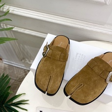 Maison Margiela· 马吉拉26𝐬𝐬 2026春夏新品MM6 金属皮带扣分趾半拖勃肯鞋——— Maison Margiela· 马吉拉26𝐬𝐬 2026春夏新品MM6 金属皮带扣分趾半拖勃肯鞋———