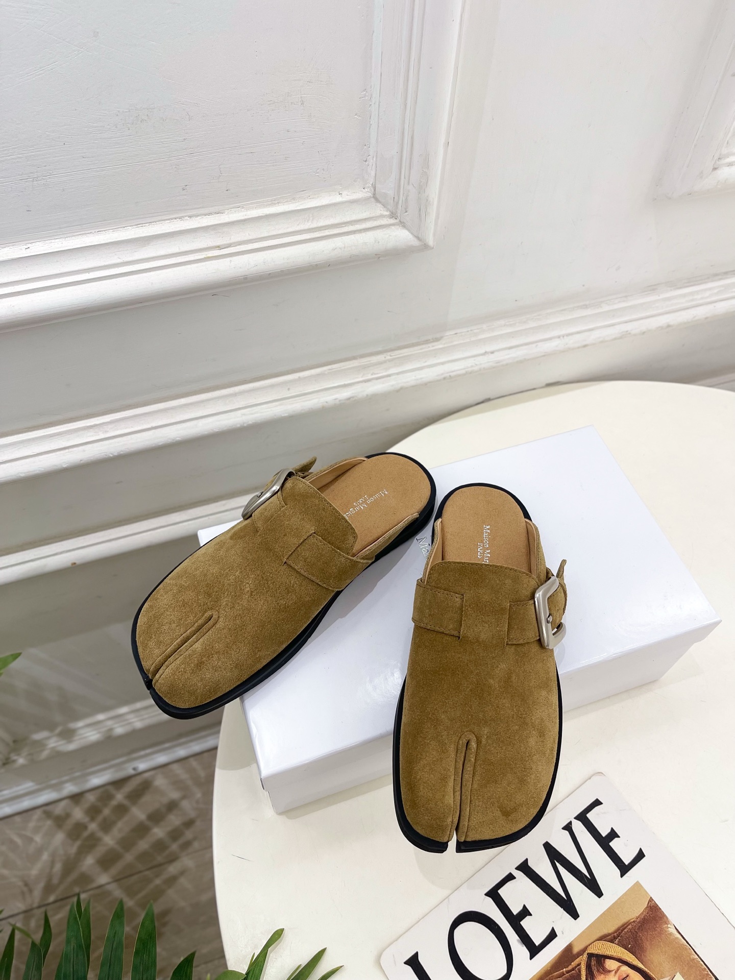 Maison Margiela· 马吉拉26𝐬𝐬 2026春夏新品MM6 金属皮带扣分趾半拖勃肯鞋——— Maison Margiela· 马吉拉26𝐬𝐬 2026春夏新品MM6 金属皮带扣分趾半拖勃肯鞋———