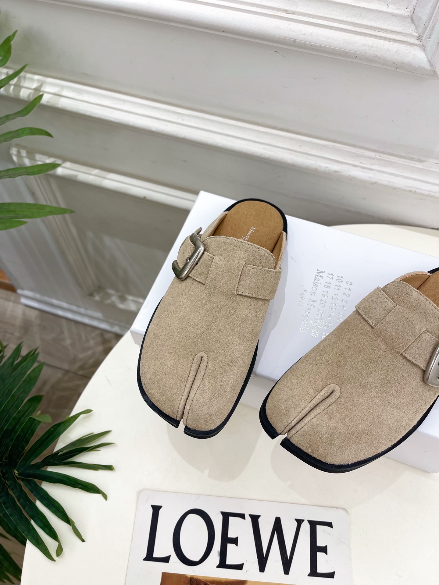 Maison Margiela· 马吉拉26𝐬𝐬 2026春夏新品MM6 金属皮带扣分趾半拖勃肯鞋———