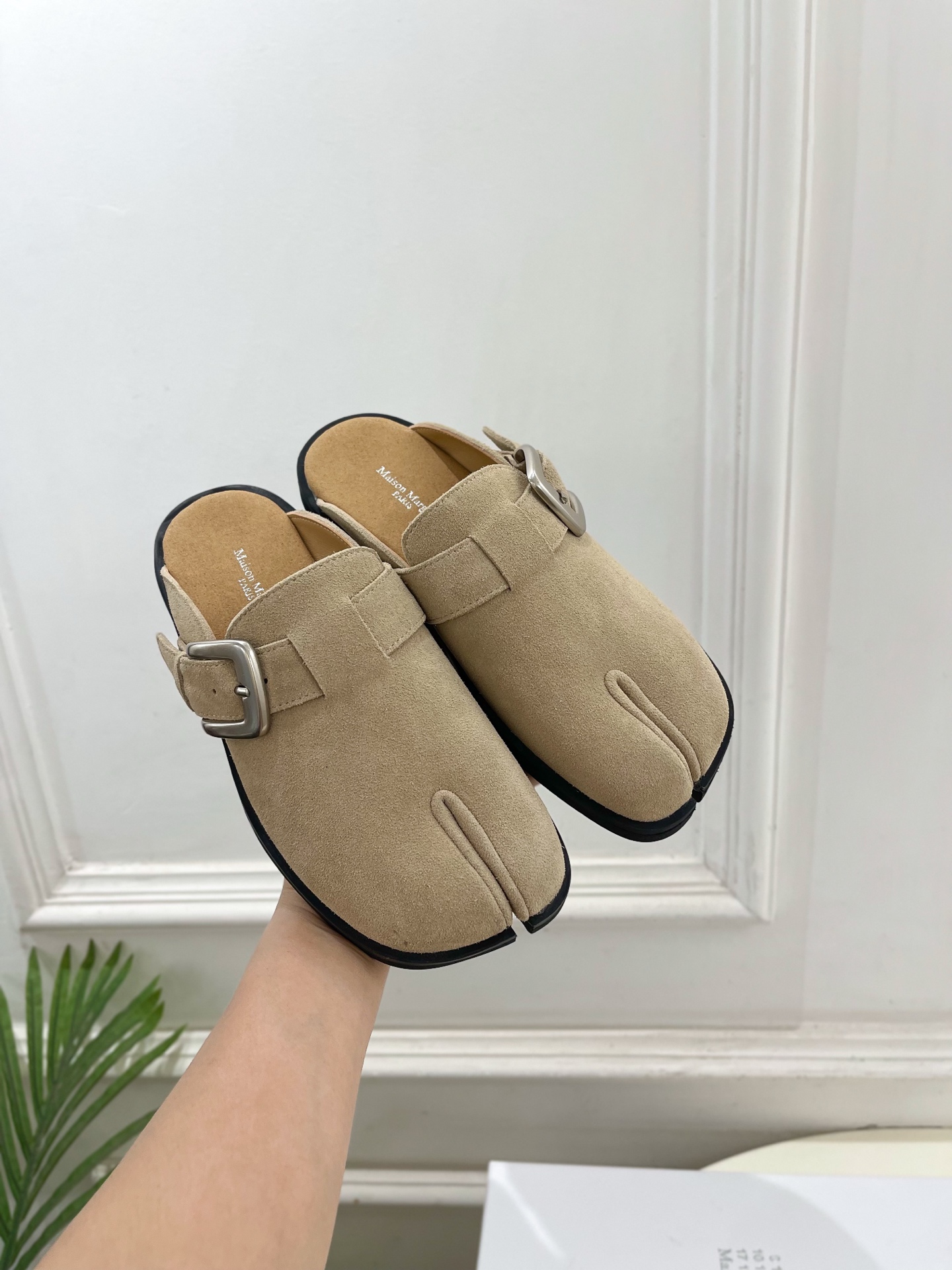 Maison Margiela· 马吉拉26𝐬𝐬 2026春夏新品MM6 金属皮带扣分趾半拖勃肯鞋———