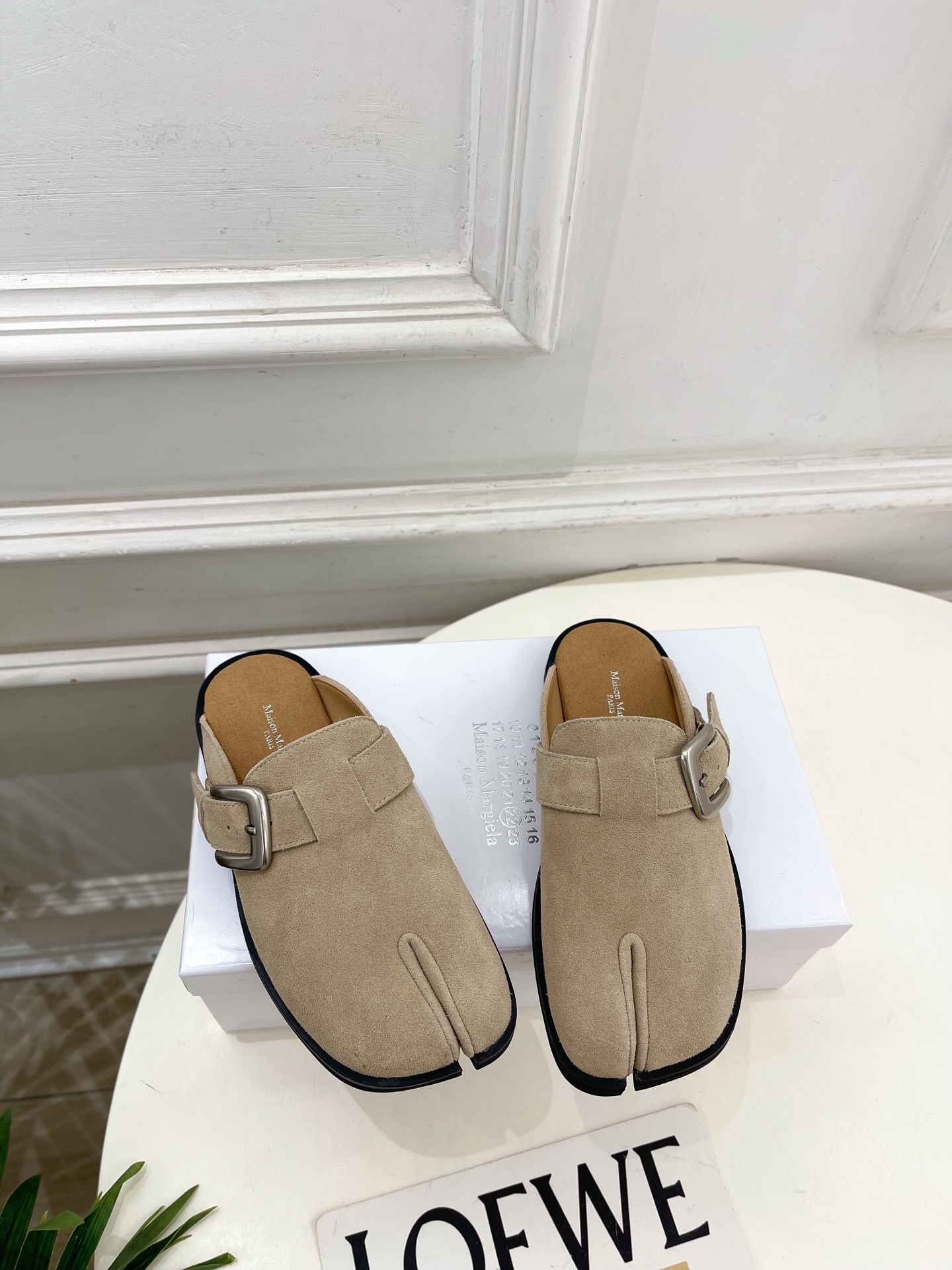 Maison Margiela· 马吉拉26𝐬𝐬 2026春夏新品MM6 金属皮带扣分趾半拖勃肯鞋———