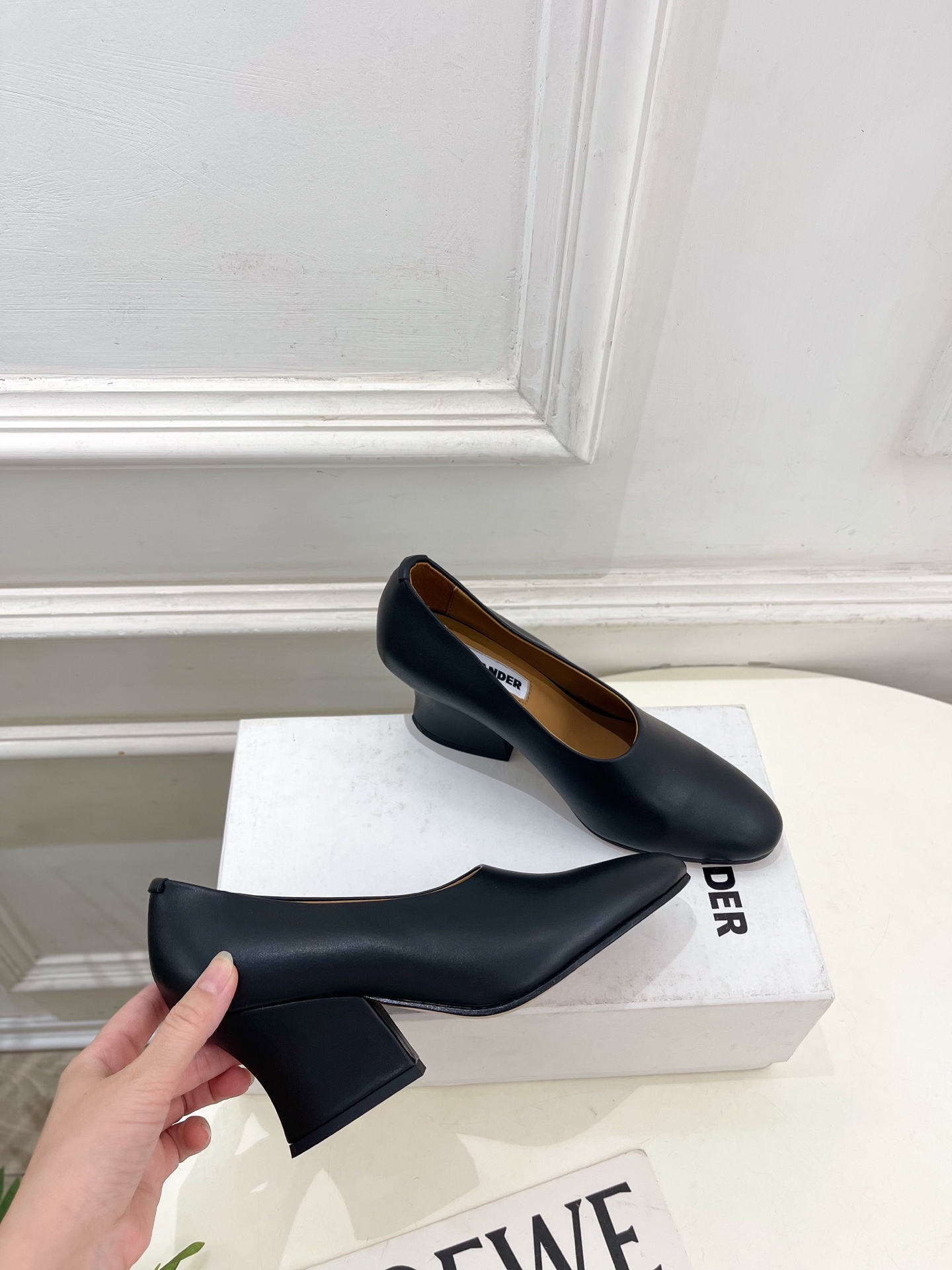 Jil Sander(吉尔·桑达）2026 春夏新品 JD极简复古粗跟深口单鞋————————JS作为这