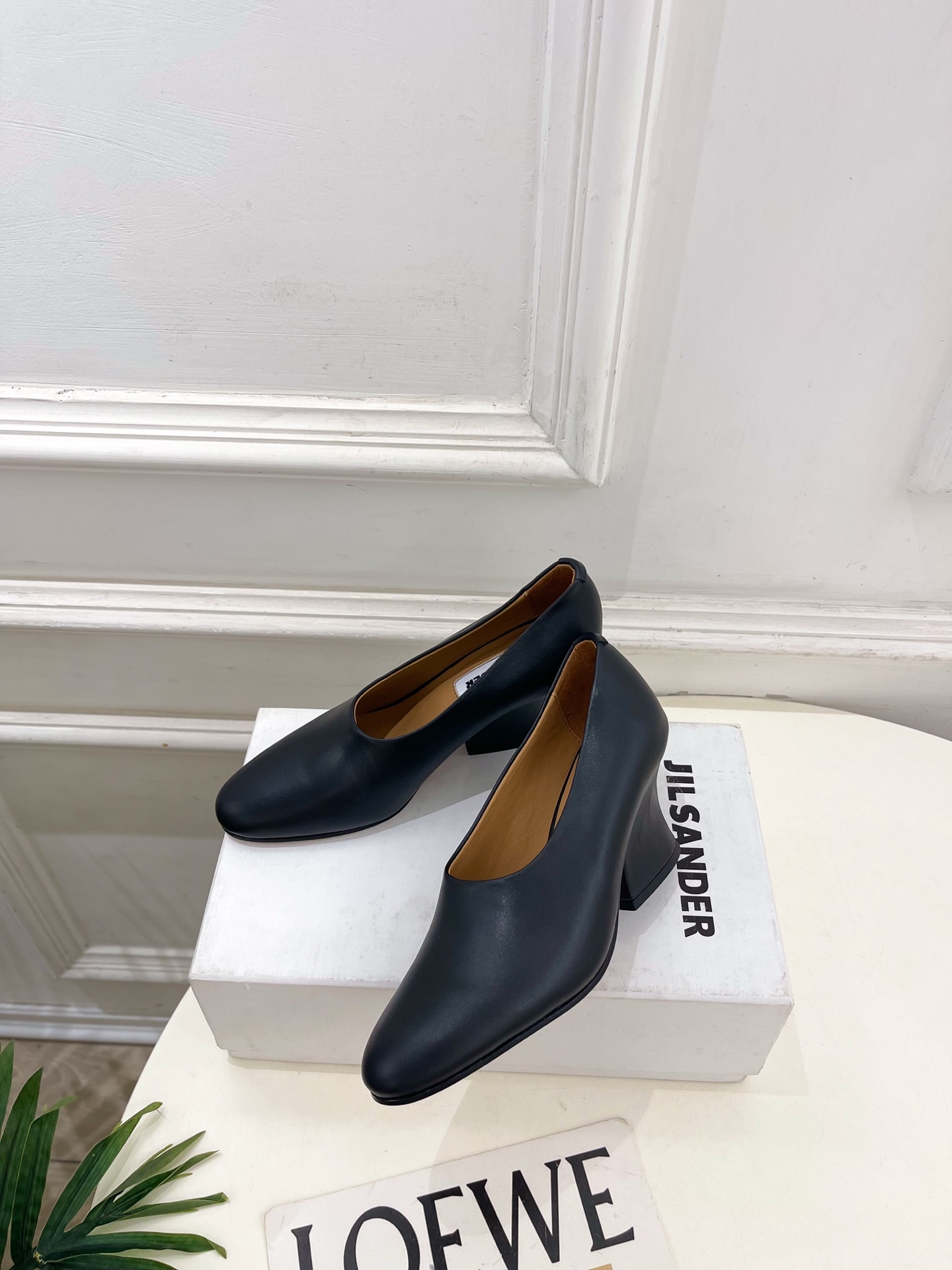 Jil Sander(吉尔·桑达）2026 春夏新品 JD极简复古粗跟深口单鞋————————JS作为这