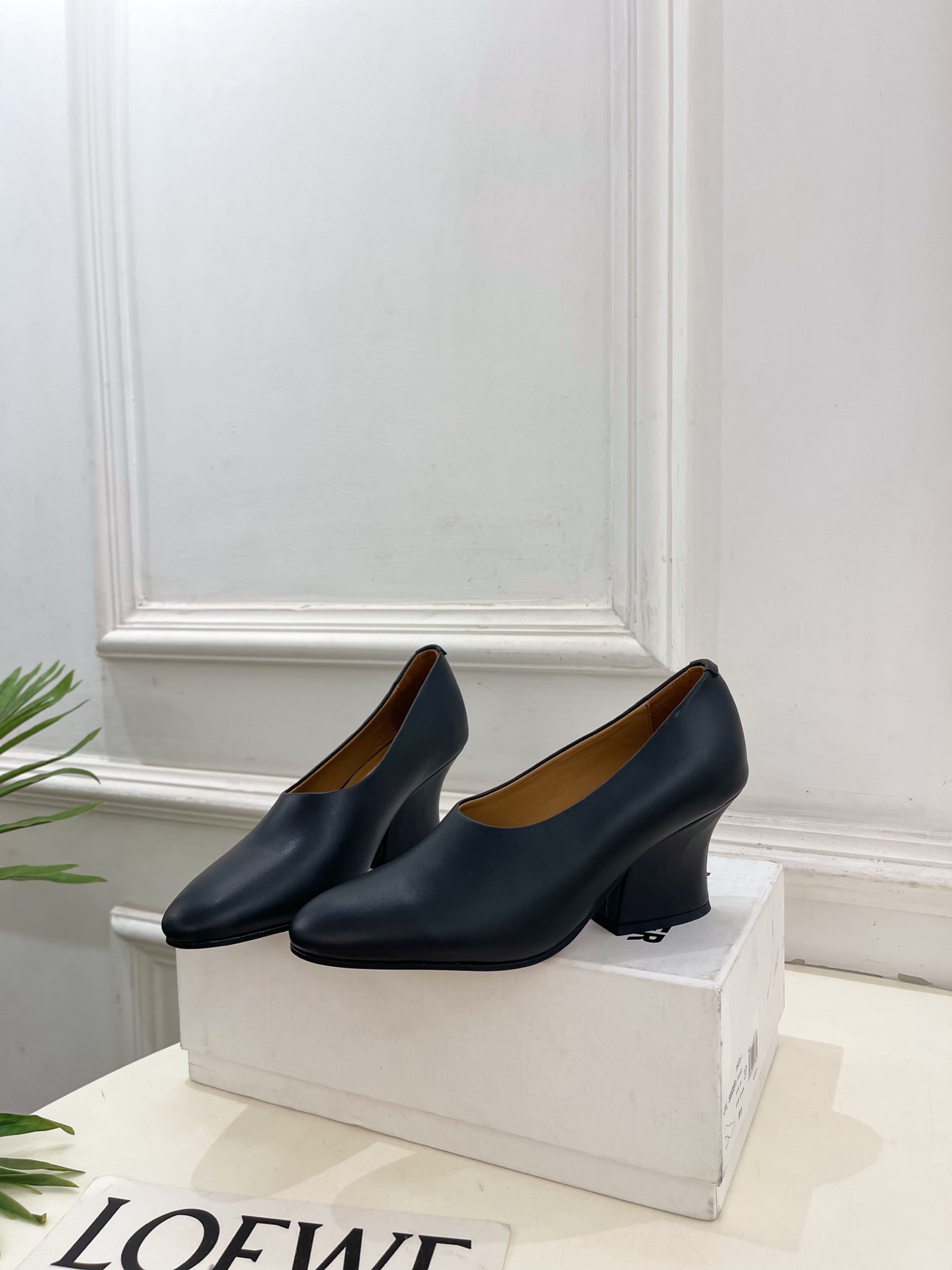 Jil Sander(吉尔·桑达）2026 春夏新品 JD极简复古粗跟深口单鞋————————JS作为这