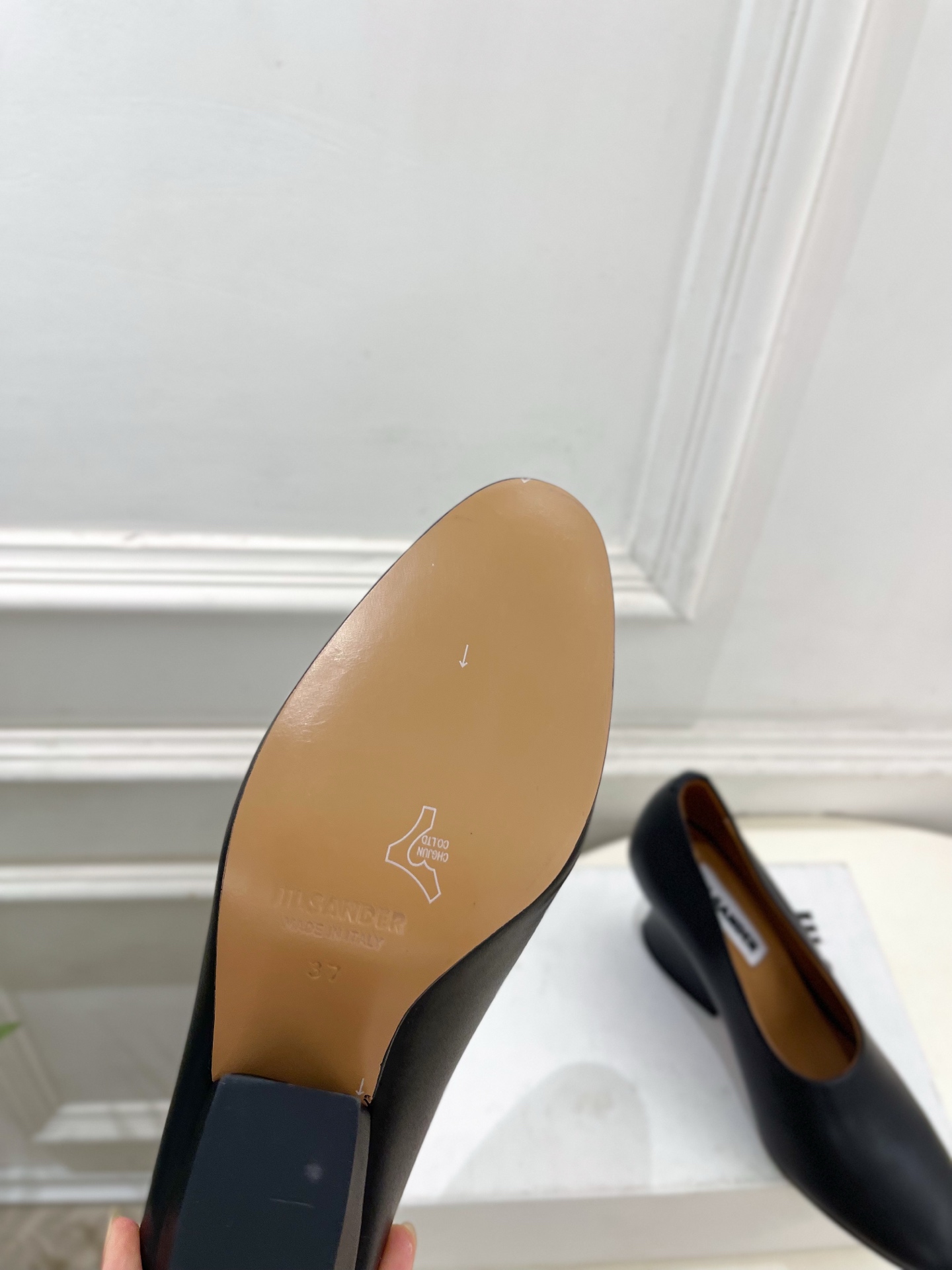 Jil Sander(吉尔·桑达）2026 春夏新品 JD极简复古粗跟深口单鞋————————JS作为这