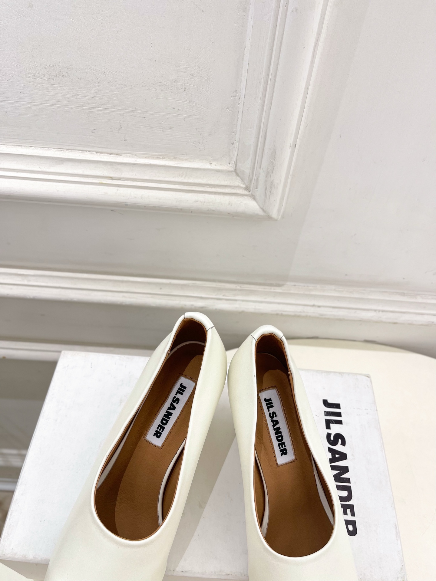 Jil Sander(吉尔·桑达)2026 春夏新品 JD极简复古粗跟深口单鞋————————JS作为这 Jil Sander(吉尔·桑达)2026 春夏新品 JD极简复古粗跟深口单鞋————————JS作为这