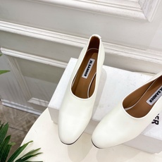 Jil Sander(吉尔·桑达)2026 春夏新品 JD极简复古粗跟深口单鞋————————JS作为这 Jil Sander(吉尔·桑达)2026 春夏新品 JD极简复古粗跟深口单鞋————————JS作为这