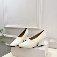 Jil Sander(吉尔·桑达)2026 春夏新品 JD极简复古粗跟深口单鞋————————JS作为这 Jil Sander(吉尔·桑达)2026 春夏新品 JD极简复古粗跟深口单鞋————————JS作为这
