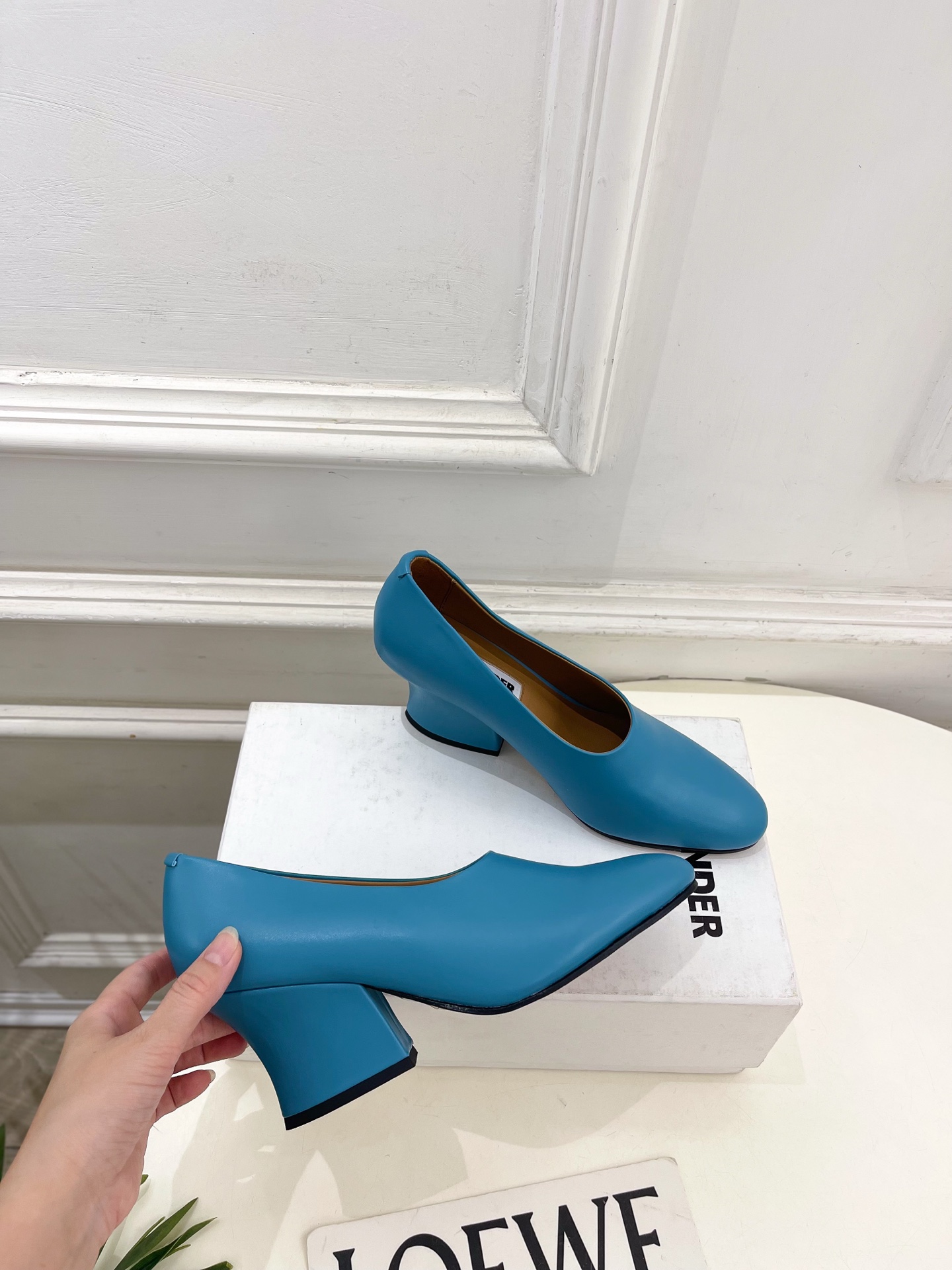 Jil Sander(吉尔·桑达）2026 春夏新品 JD极简复古粗跟深口单鞋————————JS作为这