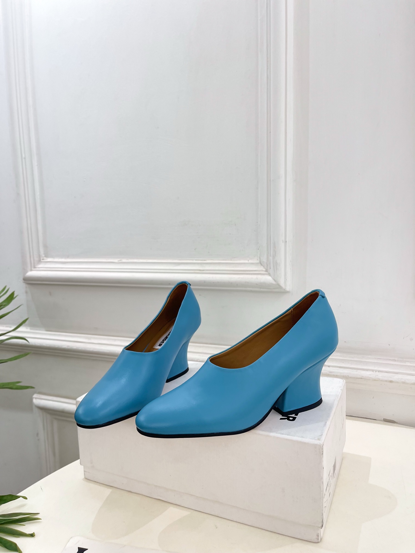 Jil Sander(吉尔·桑达）2026 春夏新品 JD极简复古粗跟深口单鞋————————JS作为这
