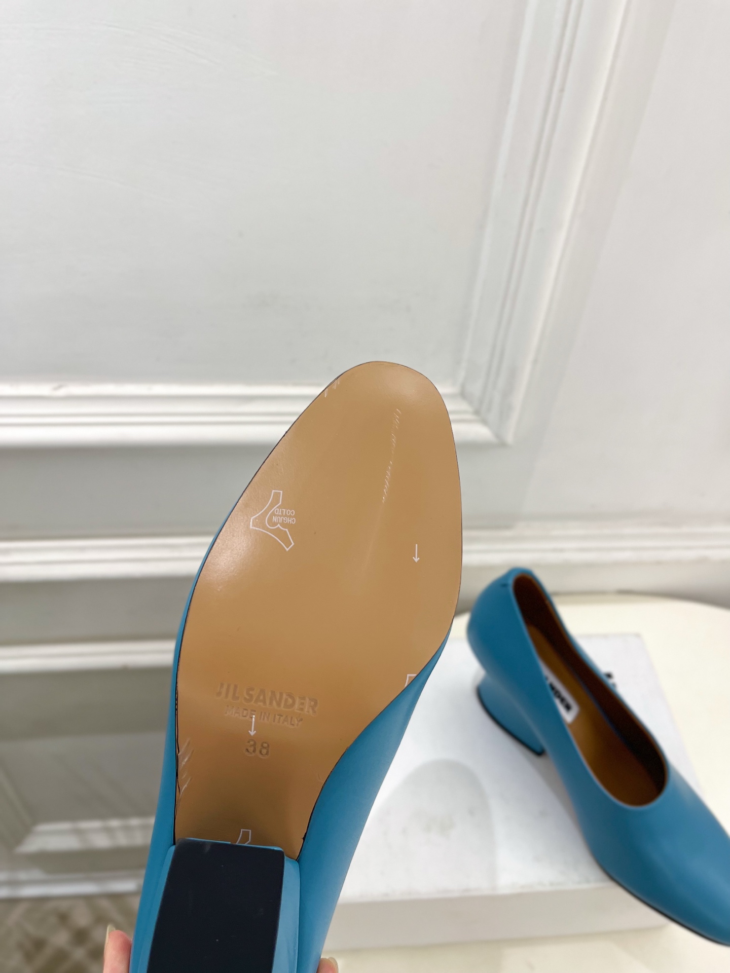 Jil Sander(吉尔·桑达）2026 春夏新品 JD极简复古粗跟深口单鞋————————JS作为这