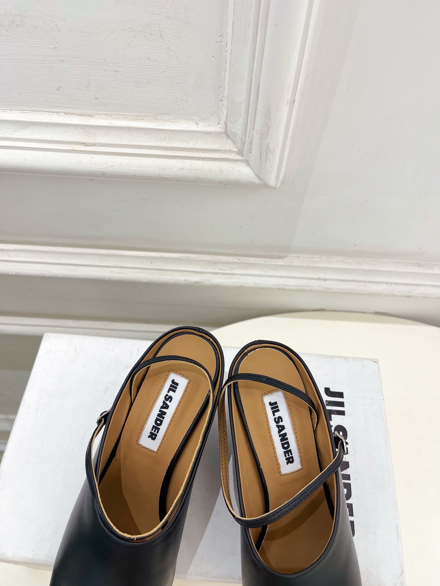 Jil Sander(吉尔·桑达）2026 春夏新品 JD极简复古细带搭扣粗跟穆勒鞋————————JS
