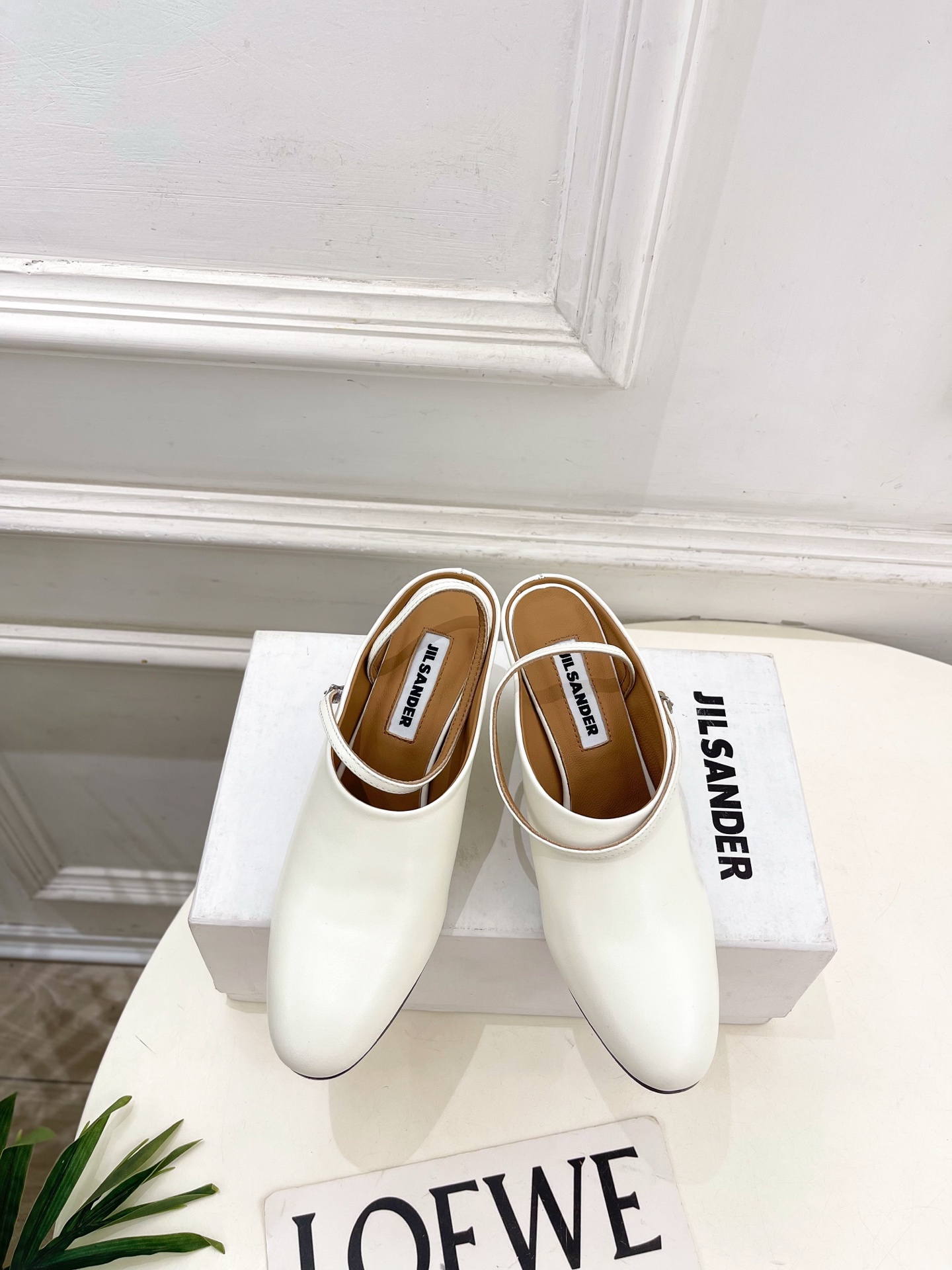 Jil Sander(吉尔·桑达）2026 春夏新品 JD极简复古细带搭扣粗跟穆勒鞋————————JS