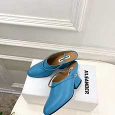 Jil Sander(吉尔·桑达)2026 春夏新品 JD极简复古细带搭扣粗跟穆勒鞋————————JS Jil Sander(吉尔·桑达)2026 春夏新品 JD极简复古细带搭扣粗跟穆勒鞋————————JS