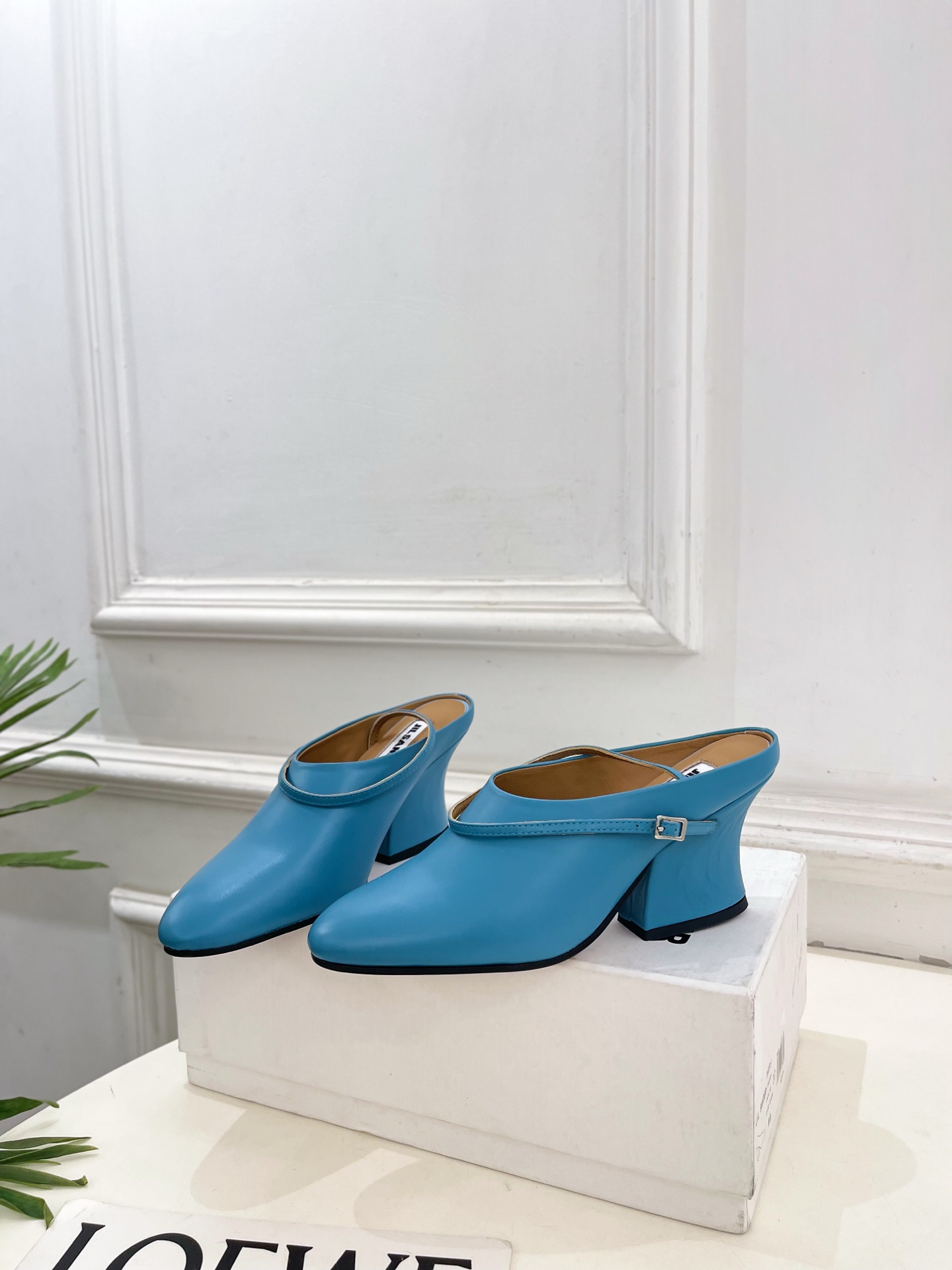 Jil Sander(吉尔·桑达)2026 春夏新品 JD极简复古细带搭扣粗跟穆勒鞋————————JS Jil Sander(吉尔·桑达)2026 春夏新品 JD极简复古细带搭扣粗跟穆勒鞋————————JS