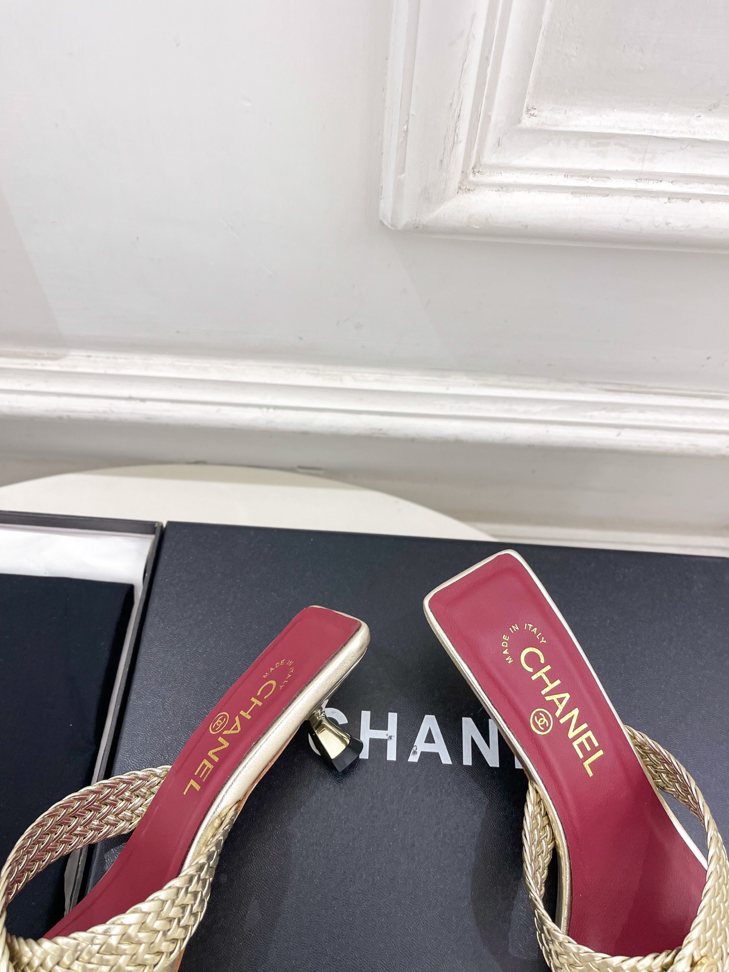 𝐂𝐇𝐀𝐍𝐄𝐋 | 小香 26𝐬𝐬 🦋2026 春夏新品 专柜经典走秀款 小香双C编织交叉带猫跟拖鞋 𝐂𝐇𝐀𝐍𝐄𝐋 | 小香 26𝐬𝐬 🦋2026 春夏新品 专柜经典走秀款 小香双C编织交叉带猫跟拖鞋