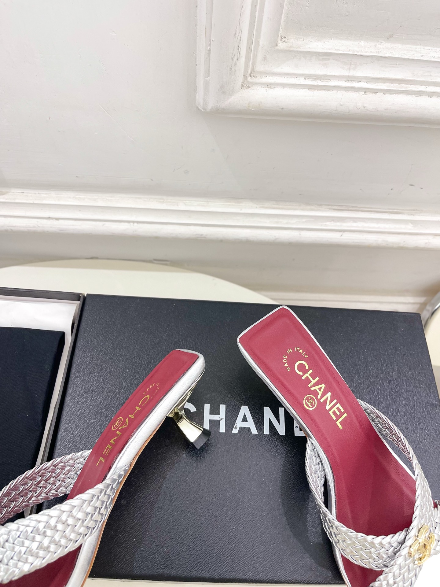 𝐂𝐇𝐀𝐍𝐄𝐋  | 小香  26𝐬𝐬 🦋2026 春夏新品  专柜经典走秀款 小香双C编织交叉带猫跟拖鞋